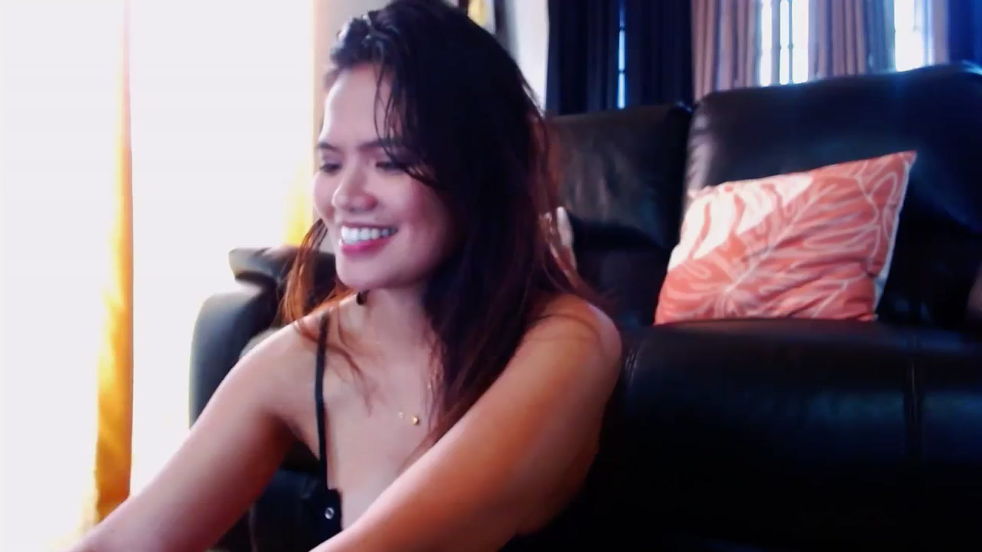 Gallery image thumbnail from SweetOne_4u's myfreecams stream on, 02/15/2024, 01:08 image 13 of 20