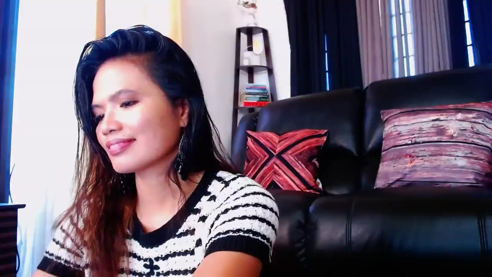 Gallery image thumbnail from SweetOne_4u's myfreecams stream on, 02/18/2024, 23:57 image 6 of 20