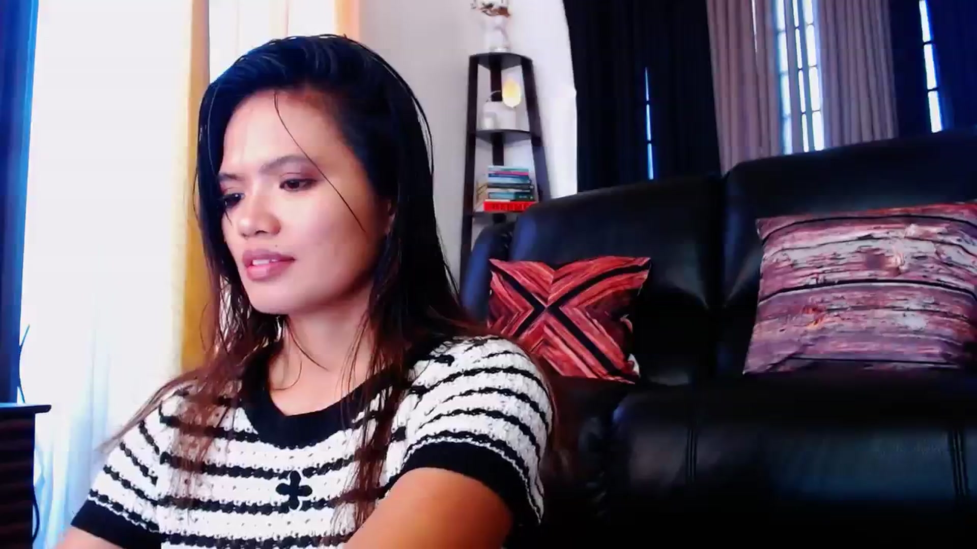 Gallery image thumbnail from SweetOne_4u's myfreecams stream on, 02/18/2024, 23:57 image 5 of 20
