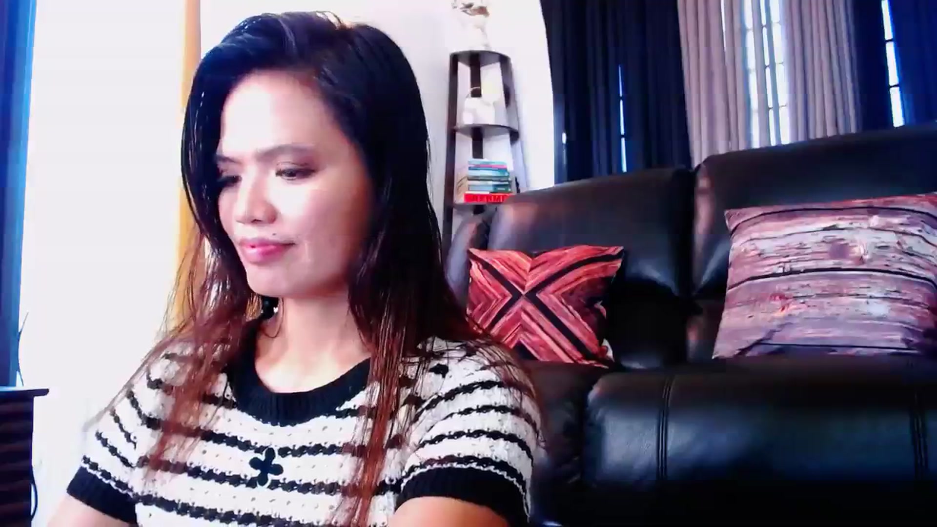 Gallery image thumbnail from SweetOne_4u's myfreecams stream on, 02/18/2024, 23:57 image 16 of 20