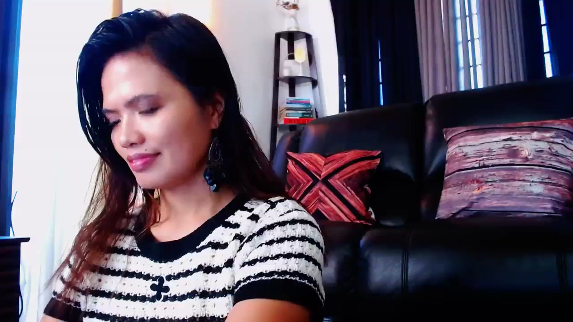 Gallery image thumbnail from SweetOne_4u's myfreecams stream on, 02/18/2024, 23:57 image 14 of 20
