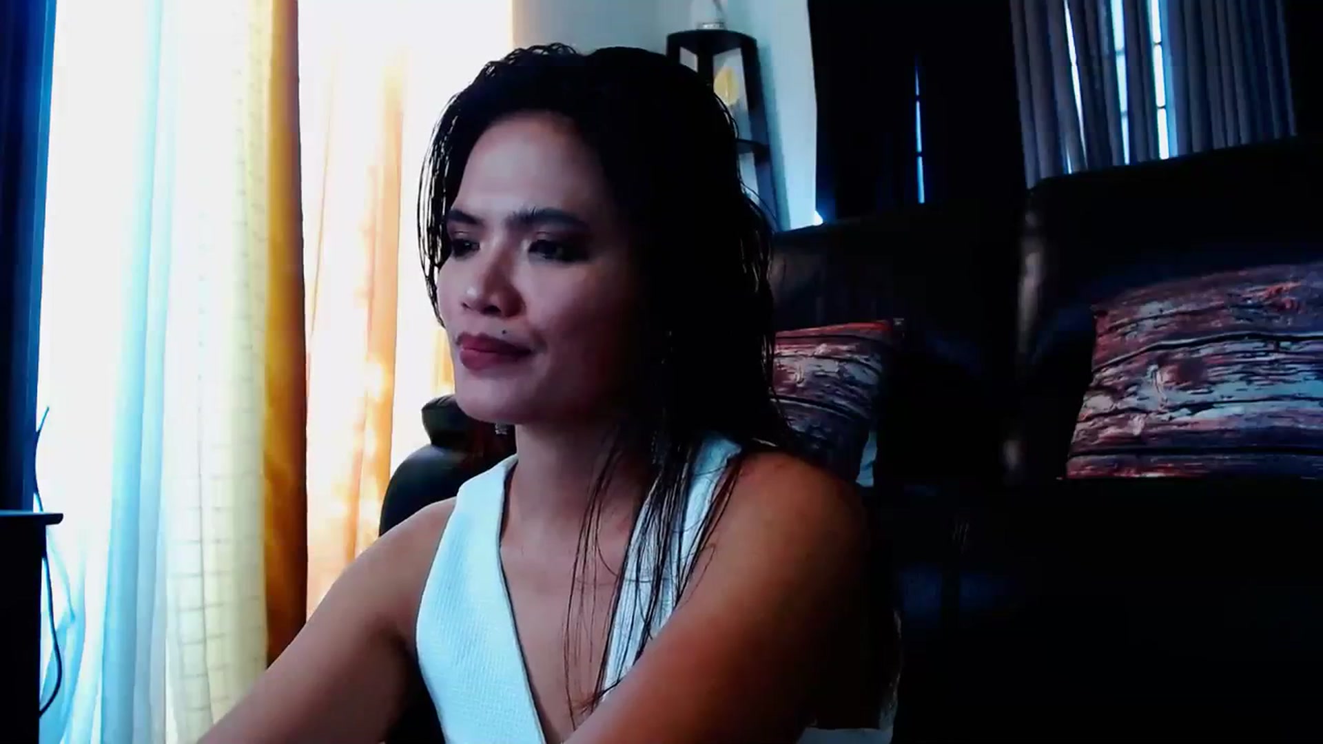 Gallery image thumbnail from SweetOne_4u's myfreecams stream on, 02/21/2024, 24:13 image 16 of 20