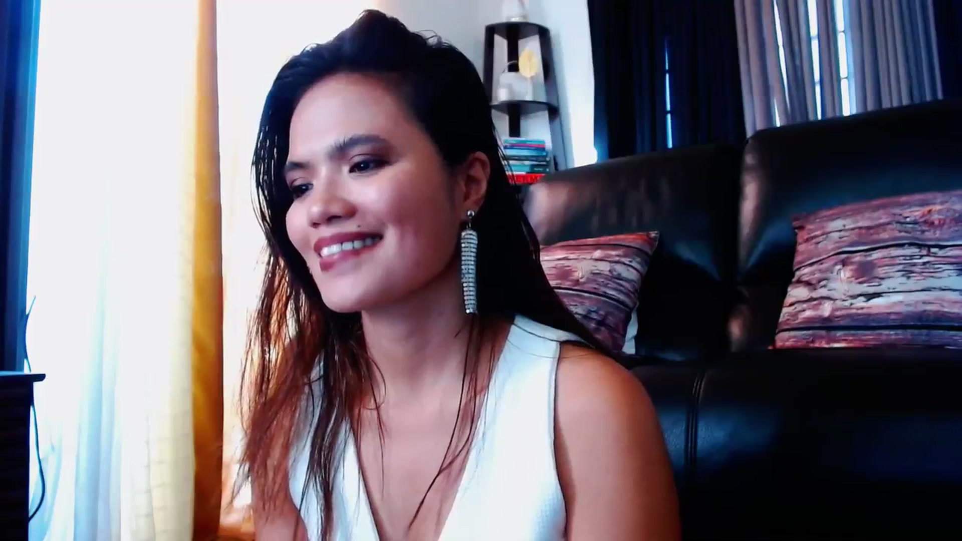 Gallery image thumbnail from SweetOne_4u's myfreecams stream on, 02/21/2024, 24:13 image 6 of 20