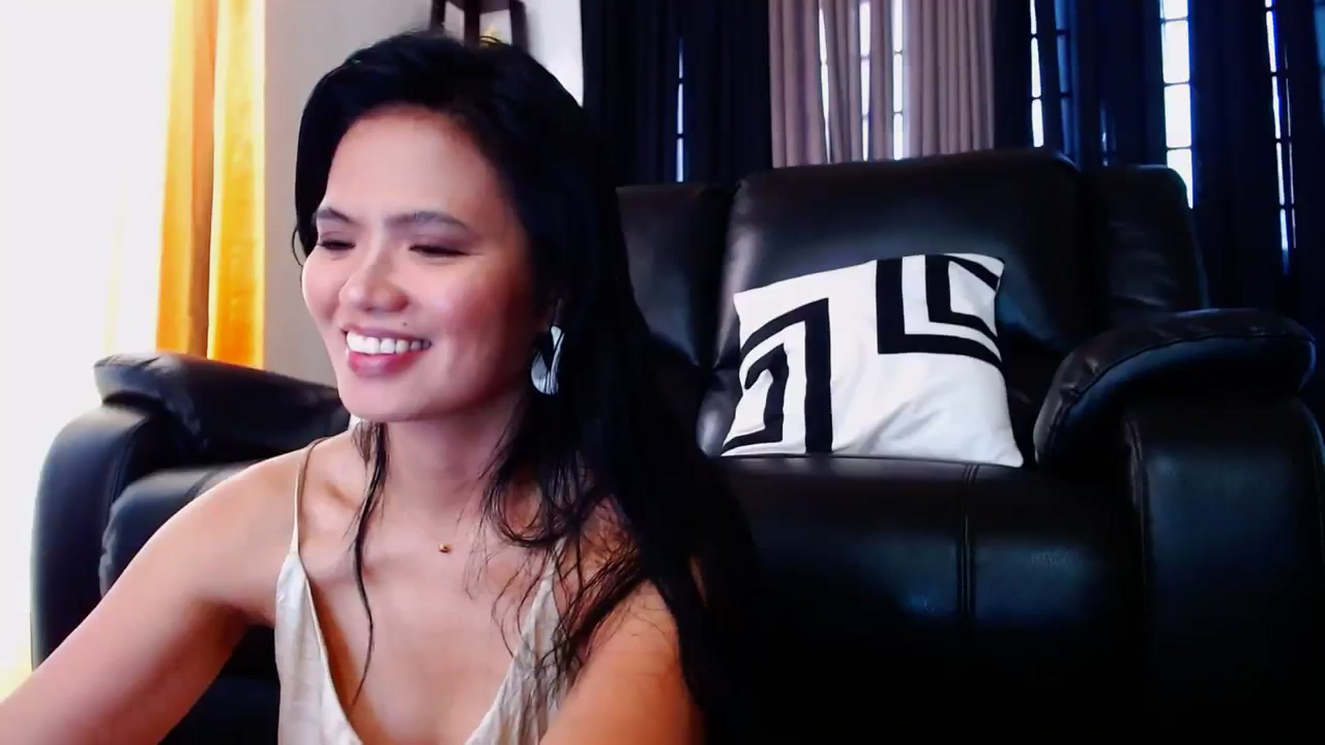 Gallery image thumbnail from SweetOne_4u's myfreecams stream on, 02/27/2024, 23:03 image 17 of 20