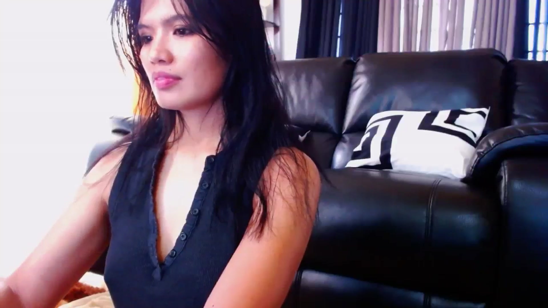 Gallery image thumbnail from SweetOne_4u's myfreecams stream on, 03/01/2024, 23:14 image 11 of 20