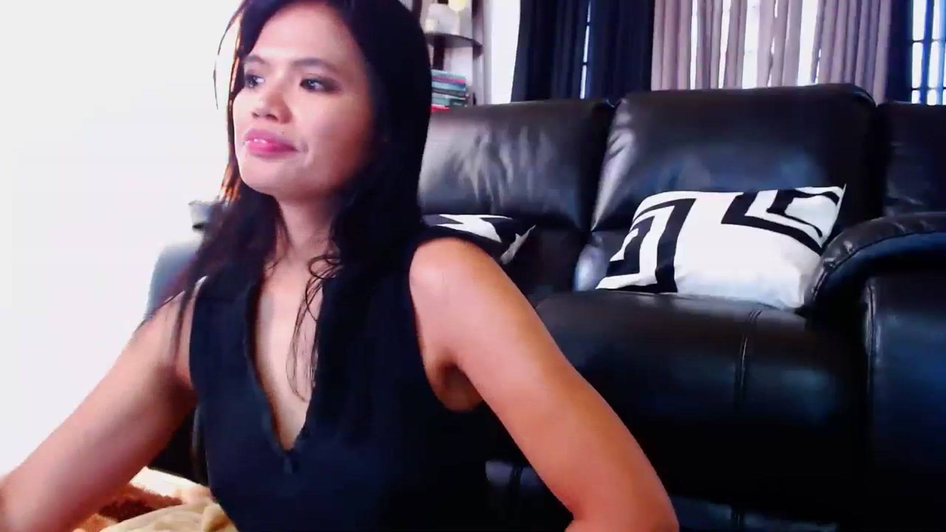 Gallery image thumbnail from SweetOne_4u's myfreecams stream on, 03/01/2024, 23:14 image 12 of 20