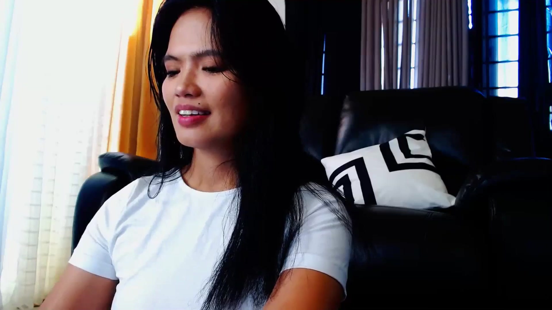 Gallery image thumbnail from SweetOne_4u's myfreecams stream on, 03/03/2024, 24:21 image 7 of 20