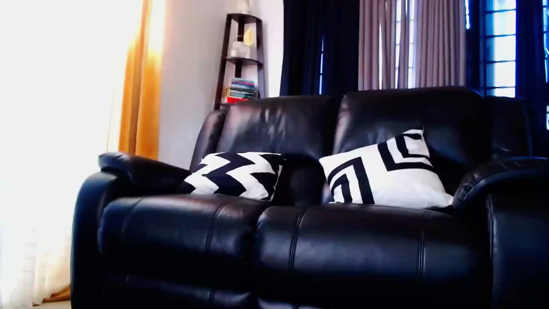 Gallery image thumbnail from SweetOne_4u's myfreecams stream on, 03/03/2024, 24:21 image 14 of 20