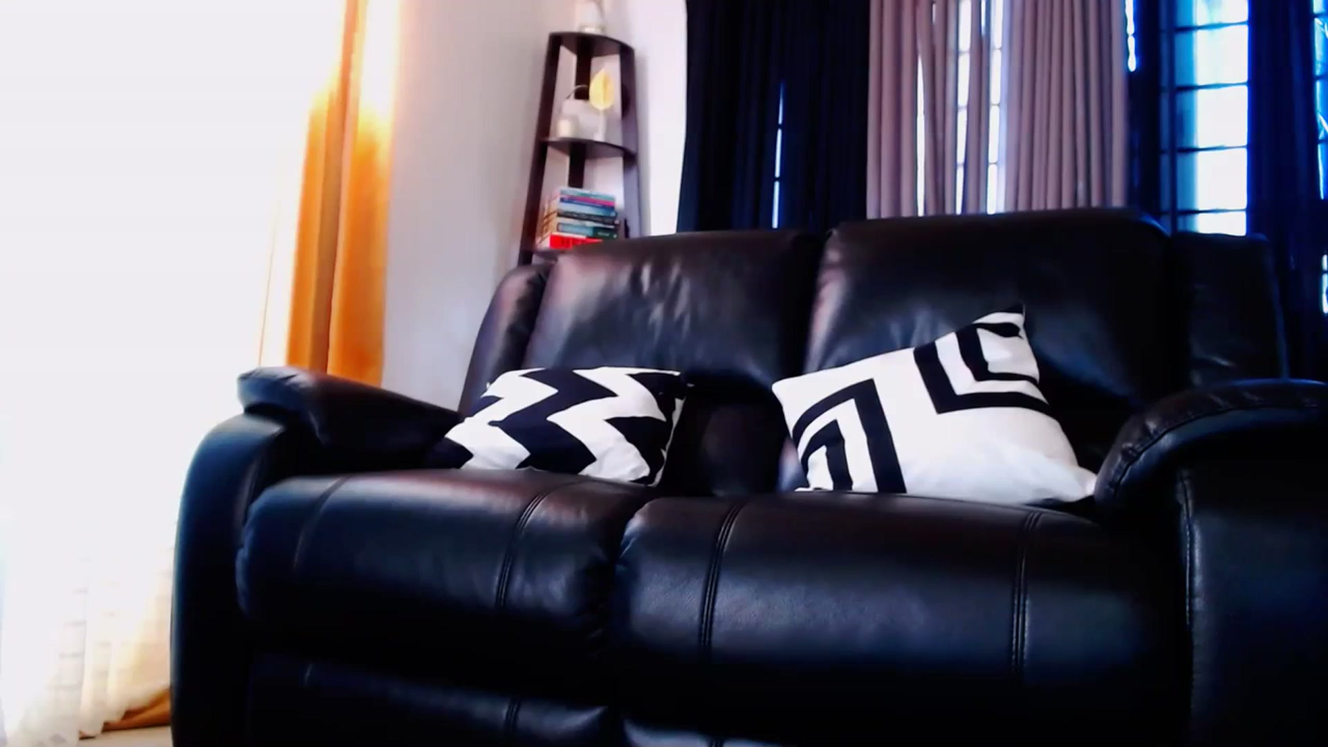 Gallery image thumbnail from SweetOne_4u's myfreecams stream on, 03/03/2024, 24:21 image 11 of 20