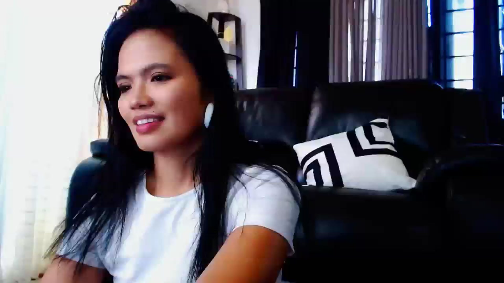 Gallery image thumbnail from SweetOne_4u's myfreecams stream on, 03/03/2024, 24:21 image 2 of 20