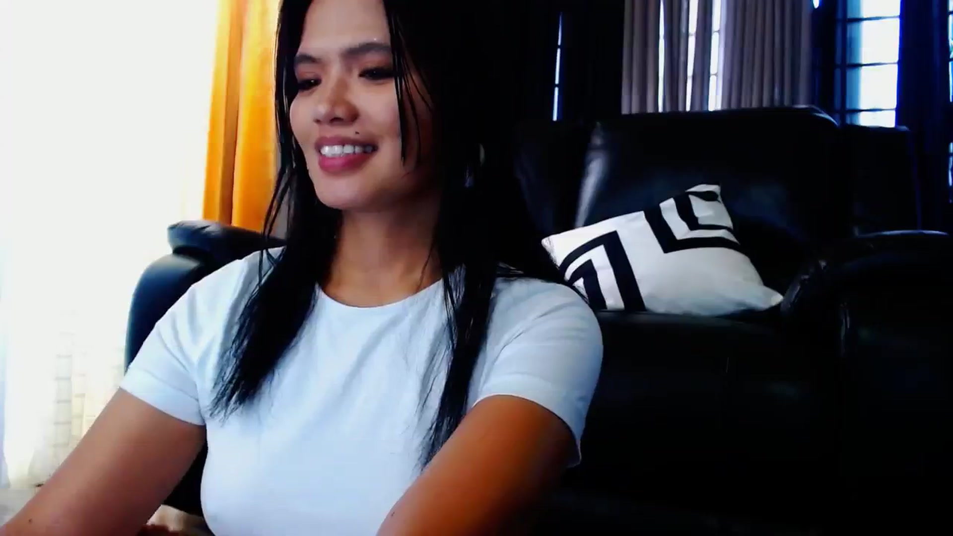 Gallery image thumbnail from SweetOne_4u's myfreecams stream on, 03/03/2024, 01:12 image 9 of 20