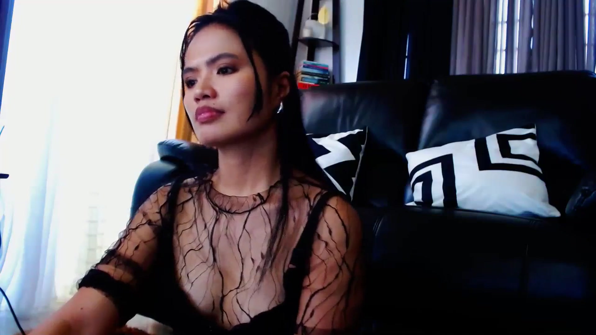 Gallery image thumbnail from SweetOne_4u's myfreecams stream on, 03/07/2024, 24:14 image 18 of 20