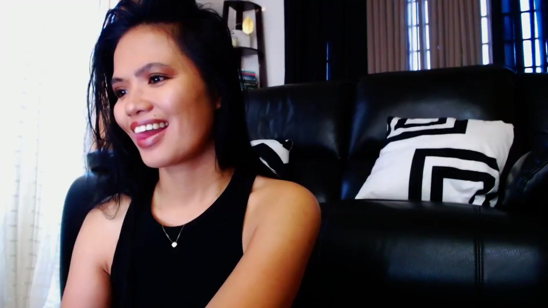 Gallery image thumbnail from SweetOne_4u's myfreecams stream on, 03/08/2024, 22:31 image 9 of 20