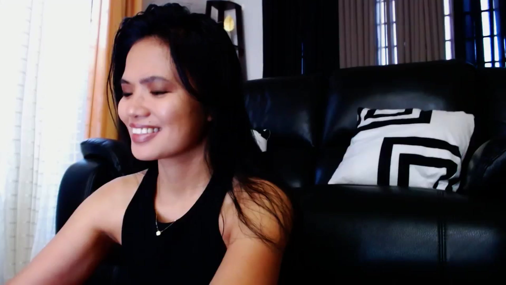 Gallery image thumbnail from SweetOne_4u's myfreecams stream on, 03/08/2024, 22:31 image 5 of 20