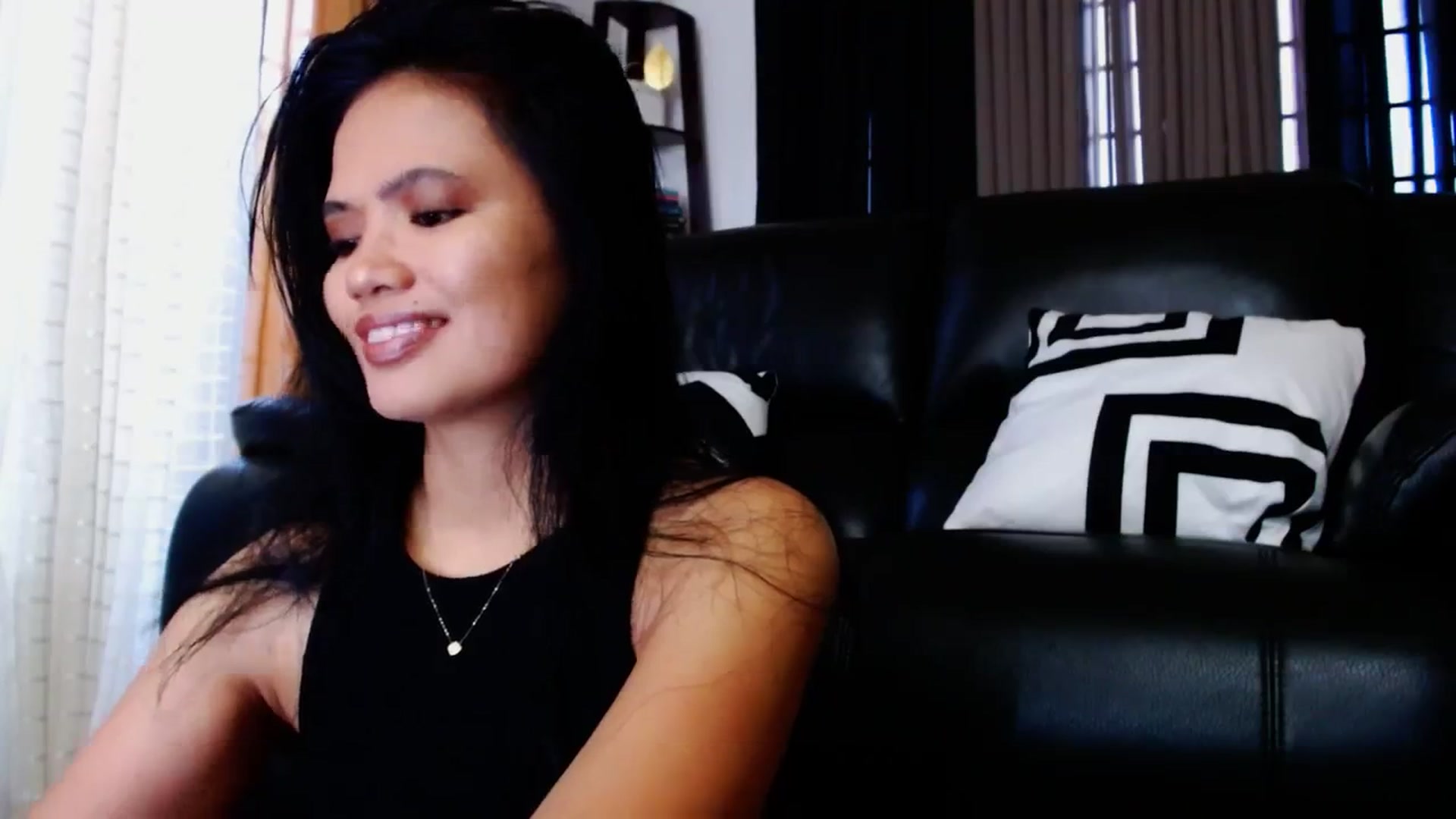 Gallery image thumbnail from SweetOne_4u's myfreecams stream on, 03/08/2024, 22:31 image 3 of 20