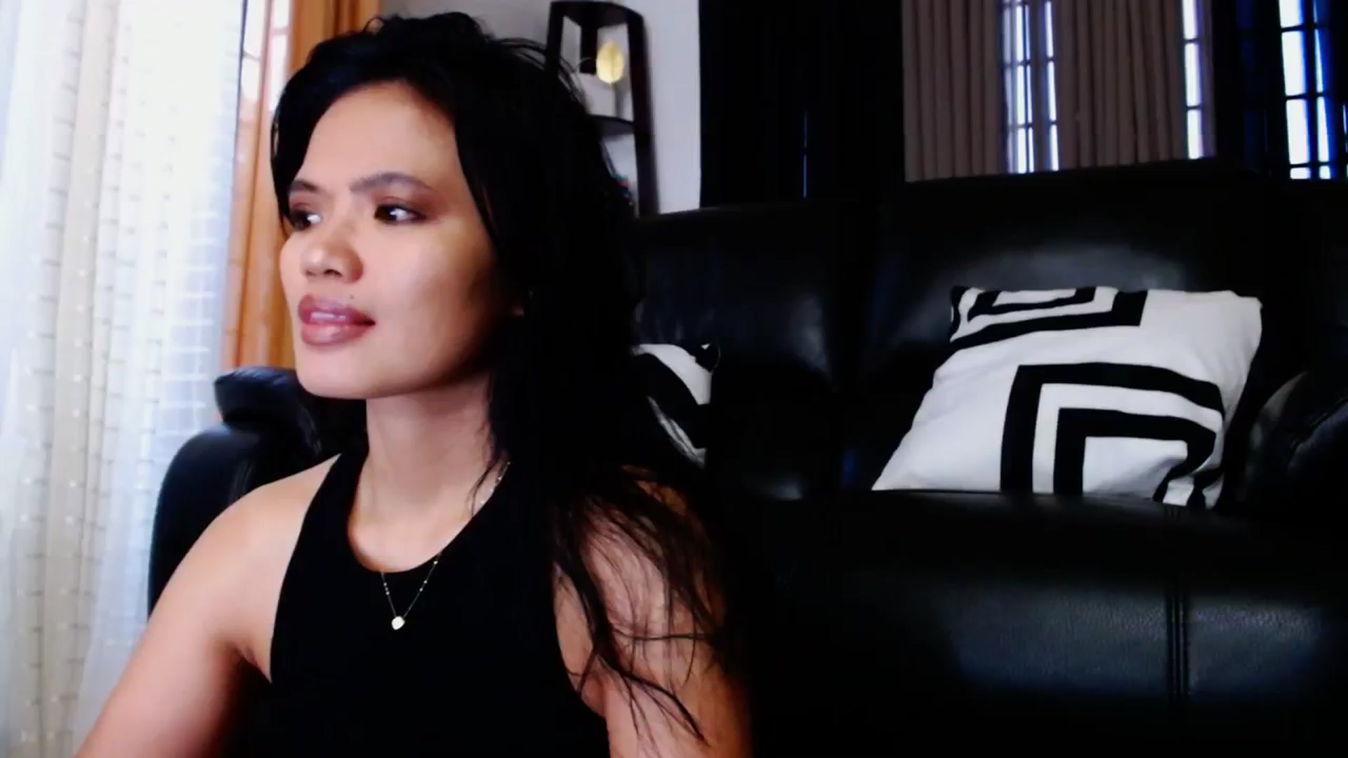 Gallery image thumbnail from SweetOne_4u's myfreecams stream on, 03/08/2024, 22:31 image 1 of 20