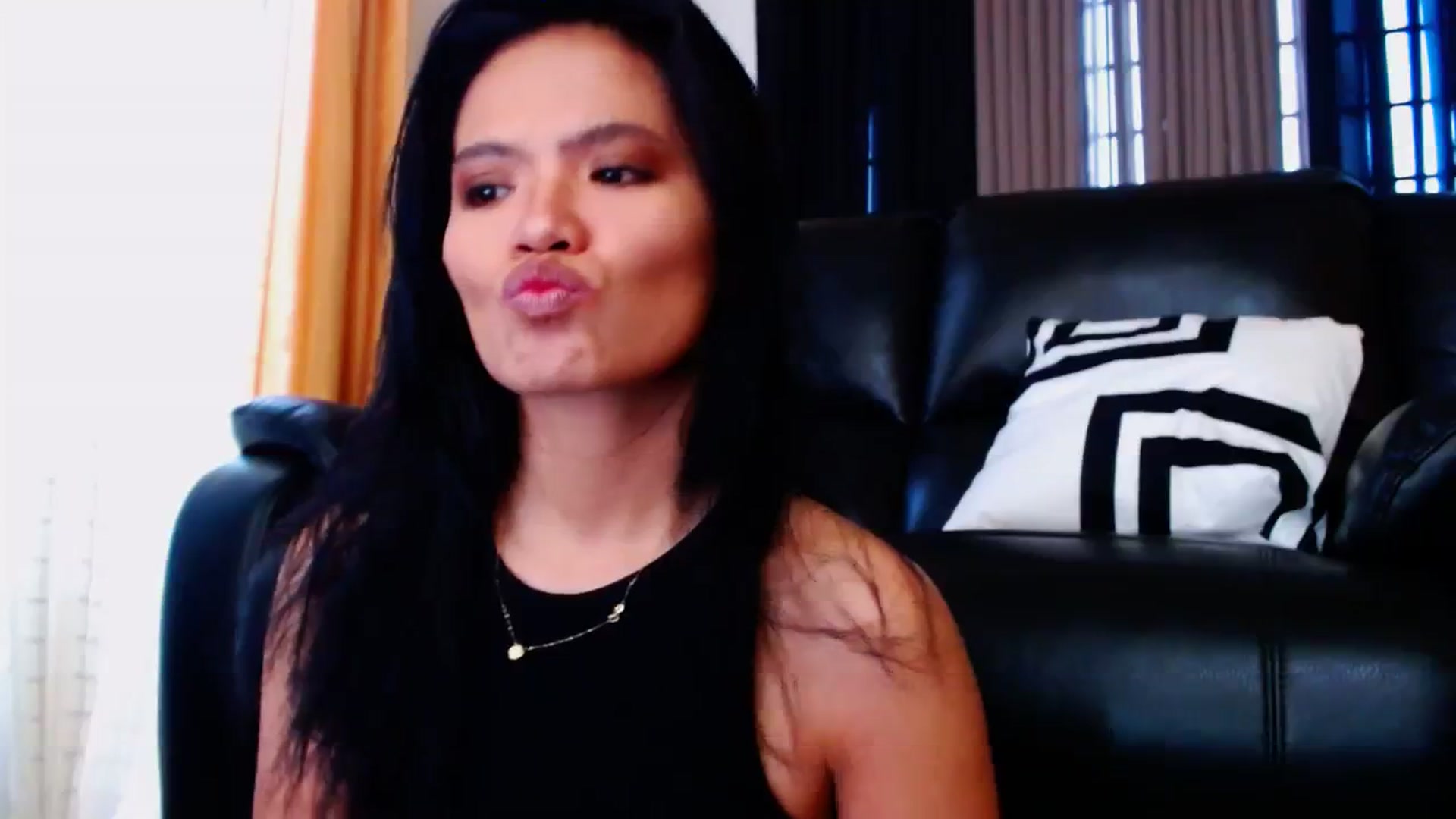 Gallery image thumbnail from SweetOne_4u's myfreecams stream on, 03/08/2024, 22:31 image 11 of 20