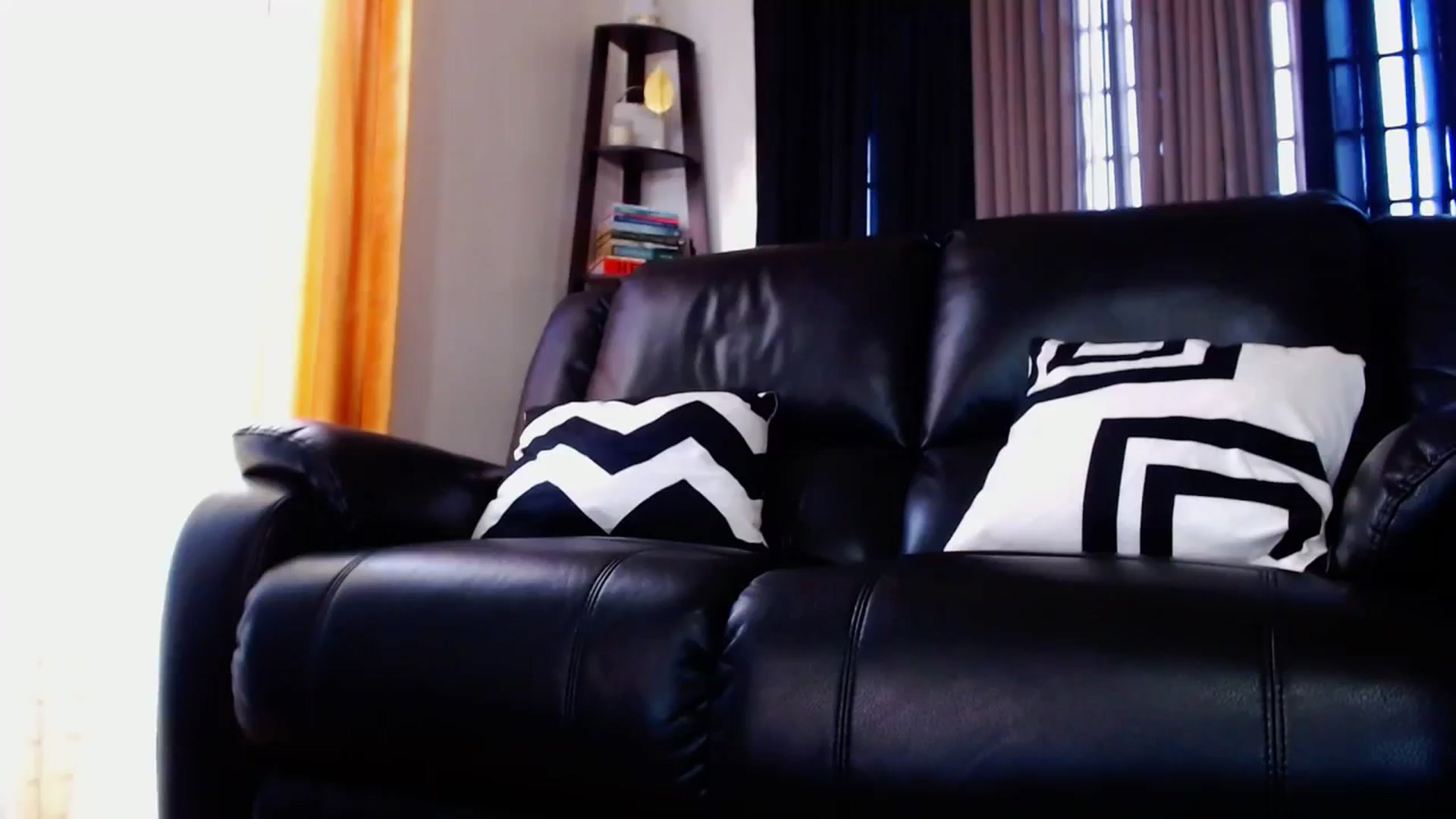 Gallery image thumbnail from SweetOne_4u's myfreecams stream on, 03/09/2024, 24:33 image 1 of 20