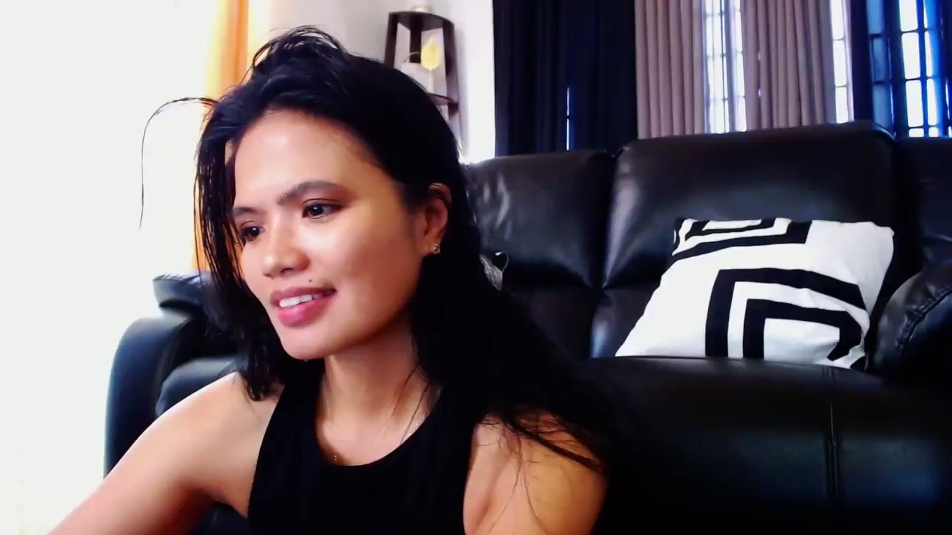 Gallery image thumbnail from SweetOne_4u's myfreecams stream on, 03/09/2024, 24:33 image 9 of 20