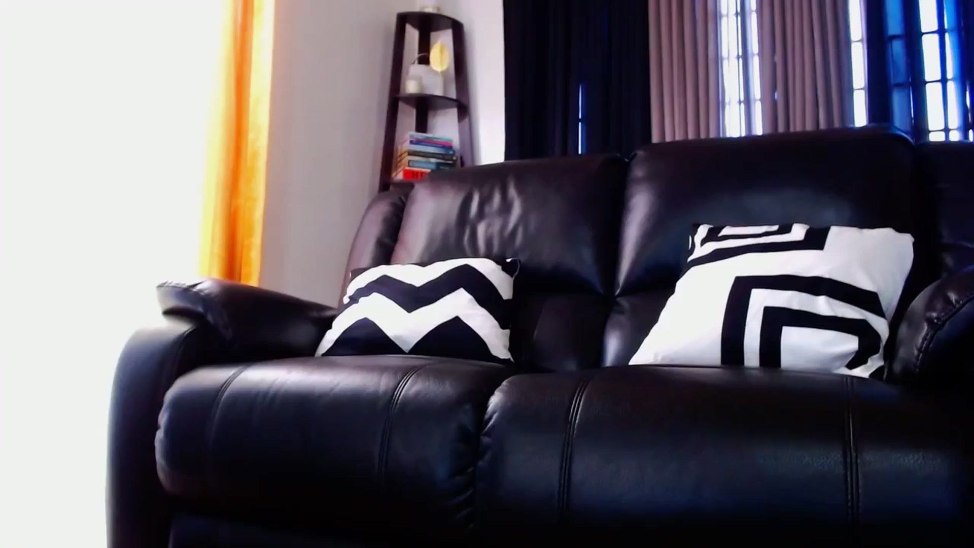 Gallery image thumbnail from SweetOne_4u's myfreecams stream on, 03/09/2024, 24:33 image 13 of 20