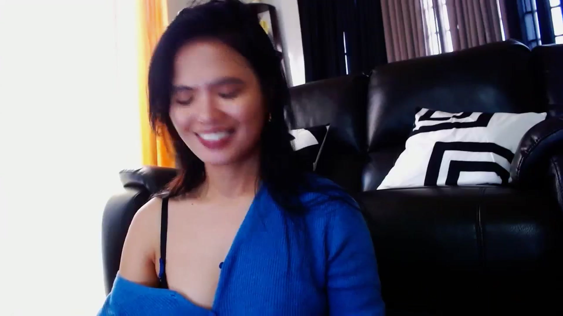 Gallery image thumbnail from SweetOne_4u's myfreecams stream on, 03/11/2024, 23:40 image 8 of 20
