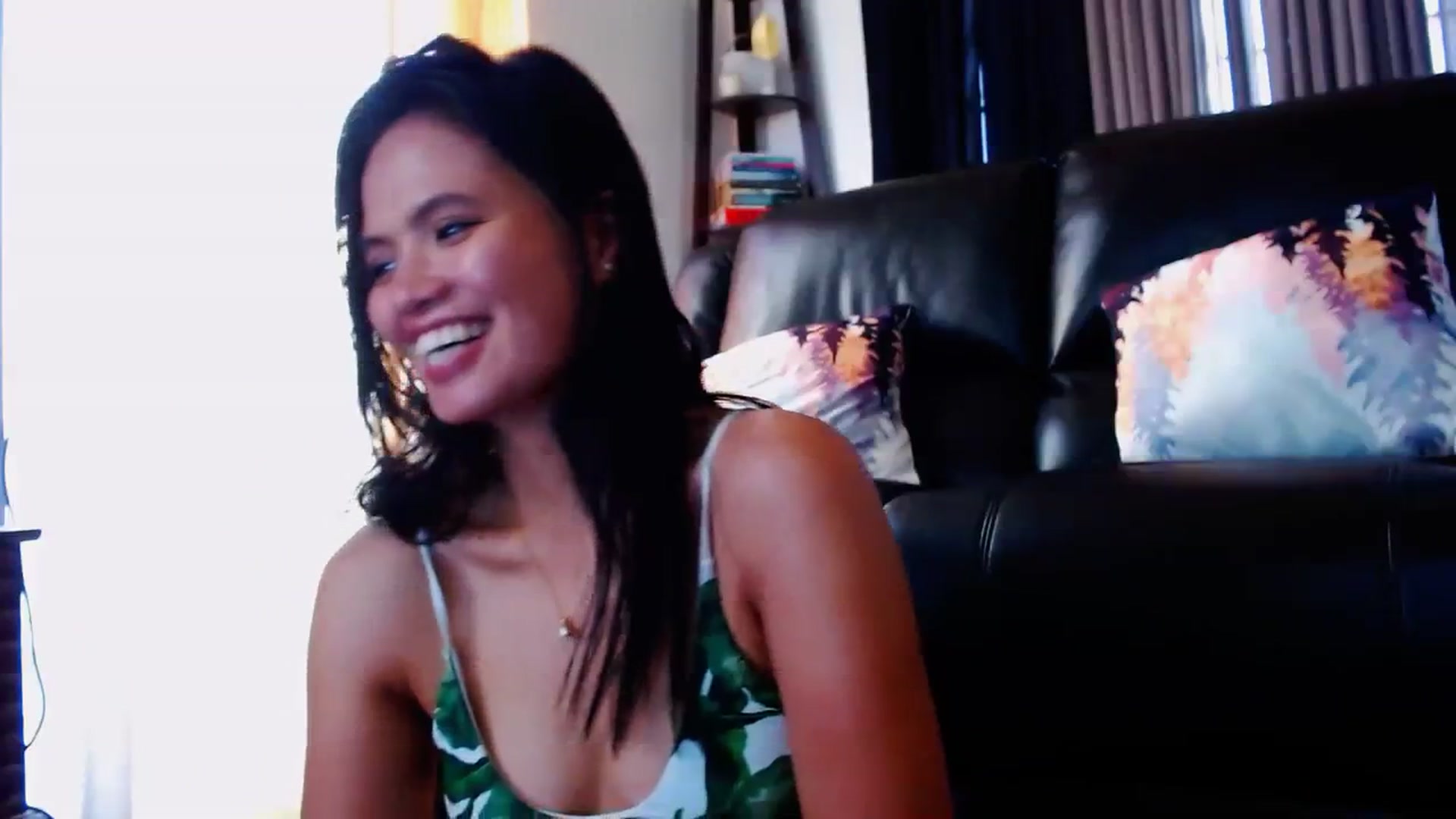 Gallery image thumbnail from SweetOne_4u's myfreecams stream on, 03/17/2024, 02:28 image 17 of 20