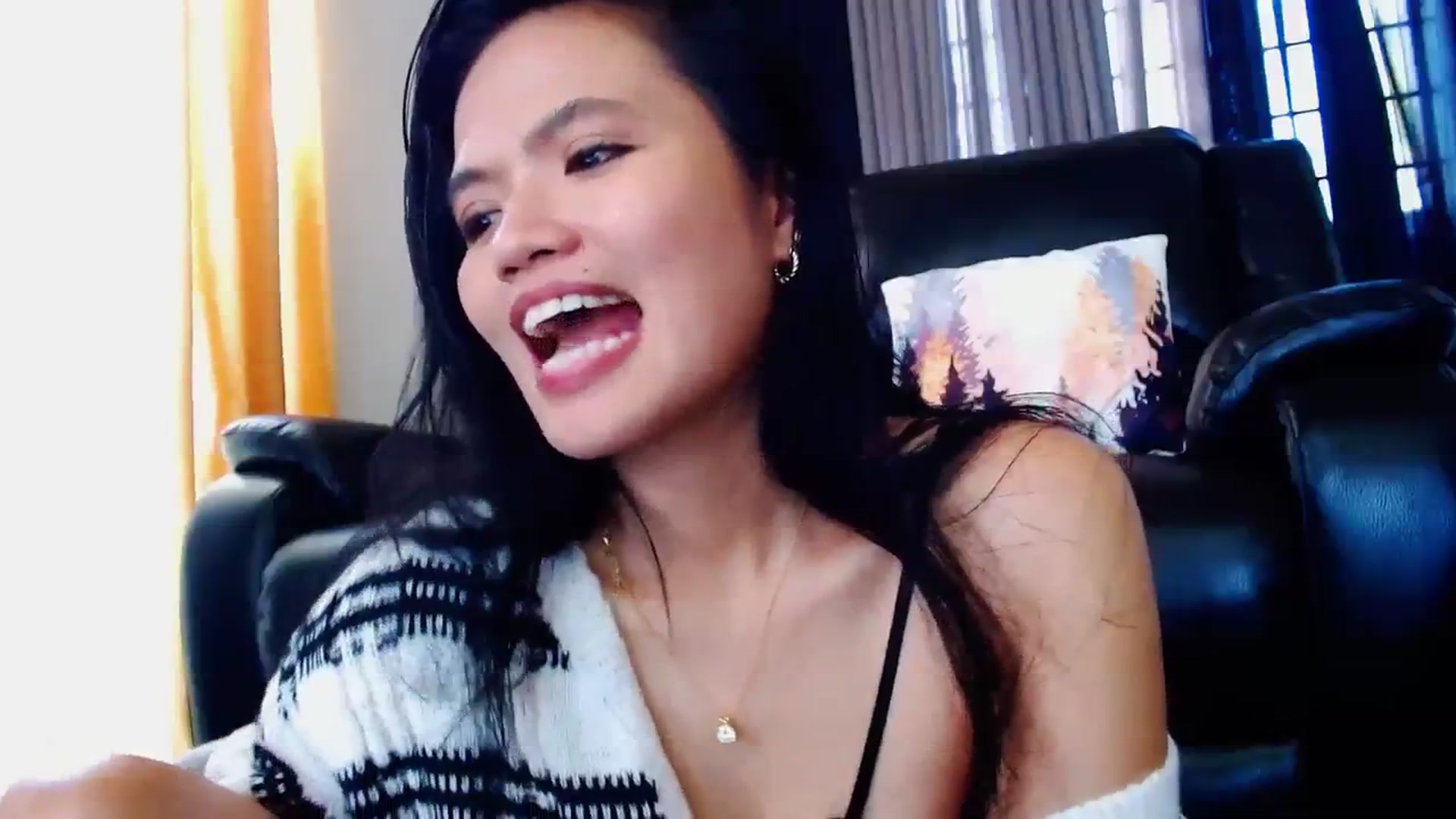 Gallery image thumbnail from SweetOne_4u's myfreecams stream on, 03/22/2024, 24:00 image 9 of 20