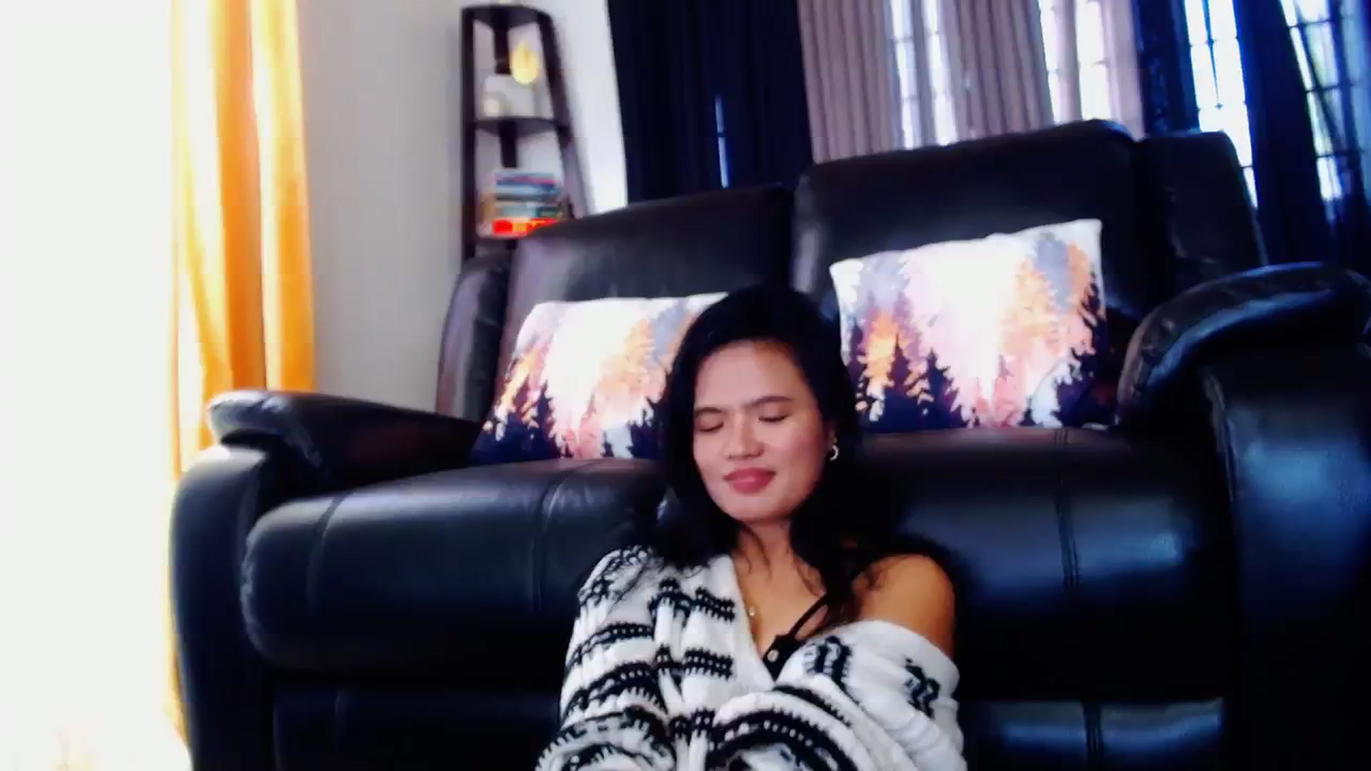 Gallery image thumbnail from SweetOne_4u's myfreecams stream on, 03/22/2024, 24:00 image 10 of 20