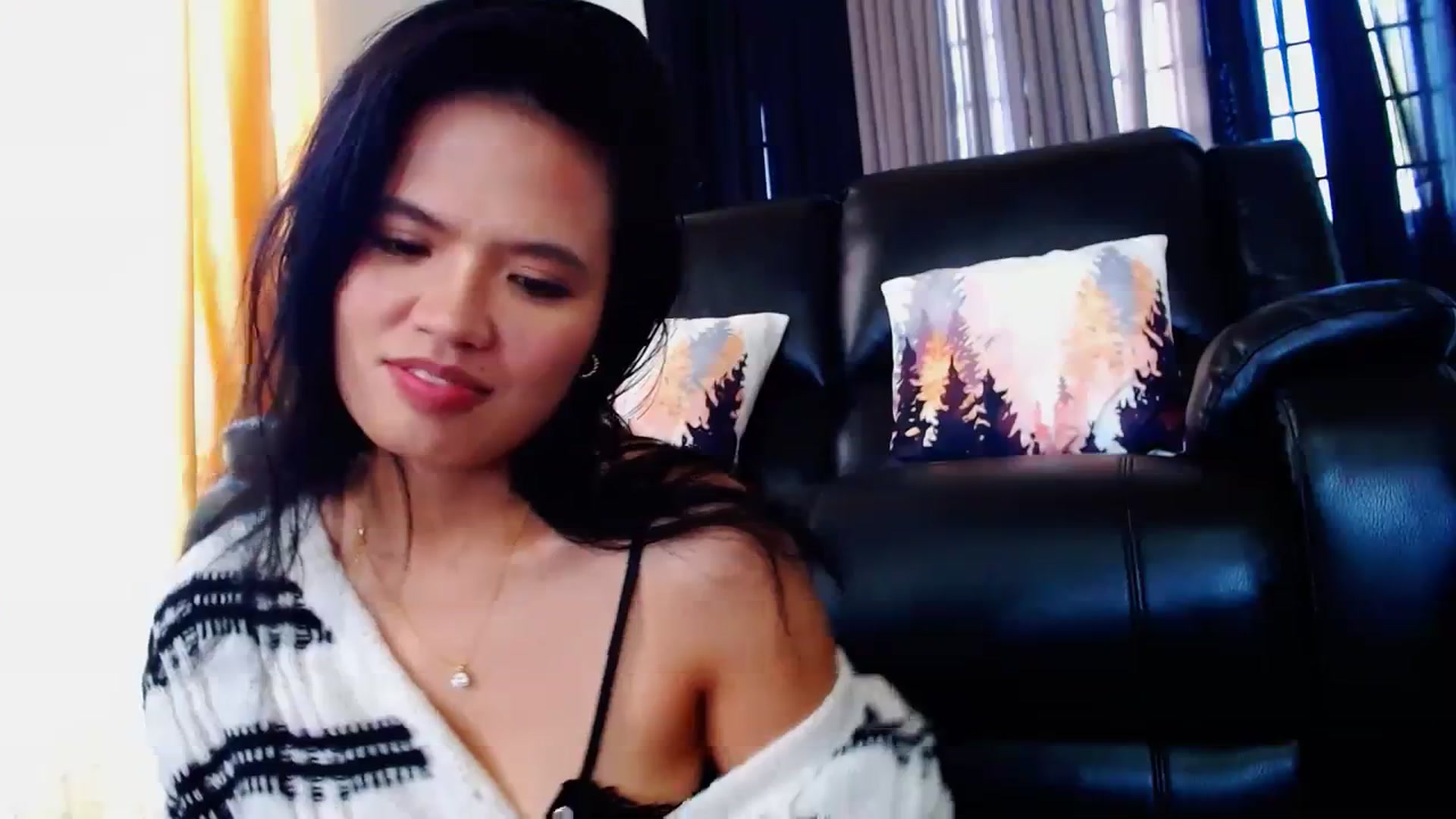 Gallery image thumbnail from SweetOne_4u's myfreecams stream on, 03/22/2024, 24:00 image 8 of 20
