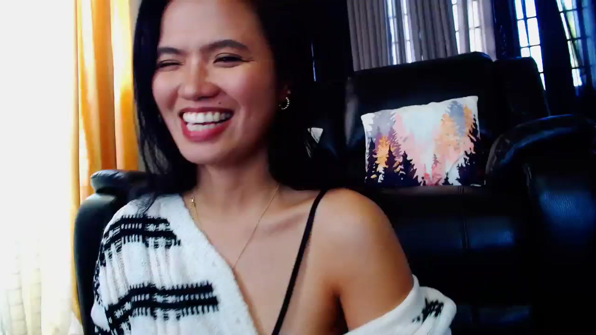Gallery image thumbnail from SweetOne_4u's myfreecams stream on, 03/22/2024, 24:00 image 17 of 20