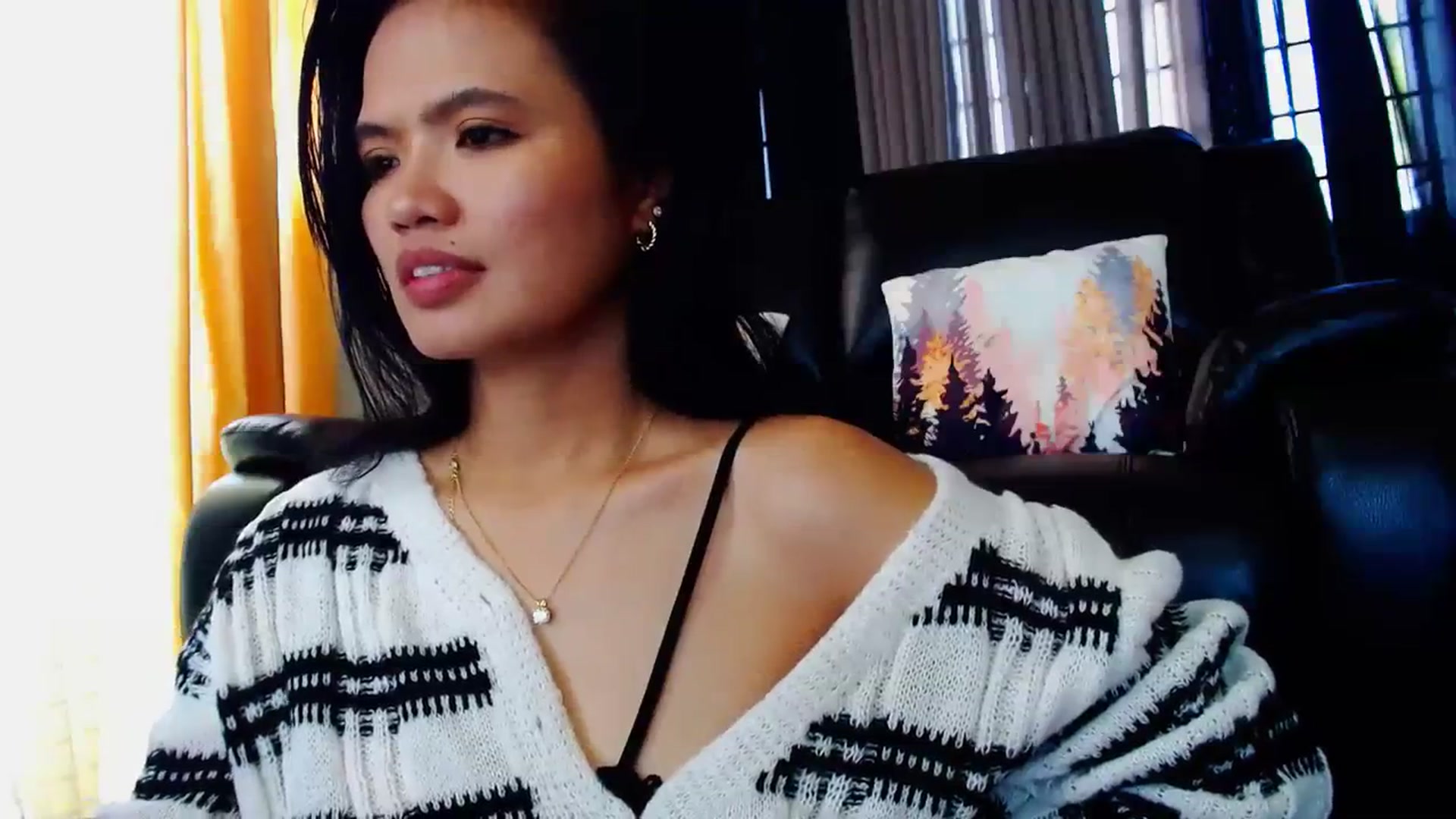Gallery image thumbnail from SweetOne_4u's myfreecams stream on, 03/22/2024, 24:00 image 15 of 20
