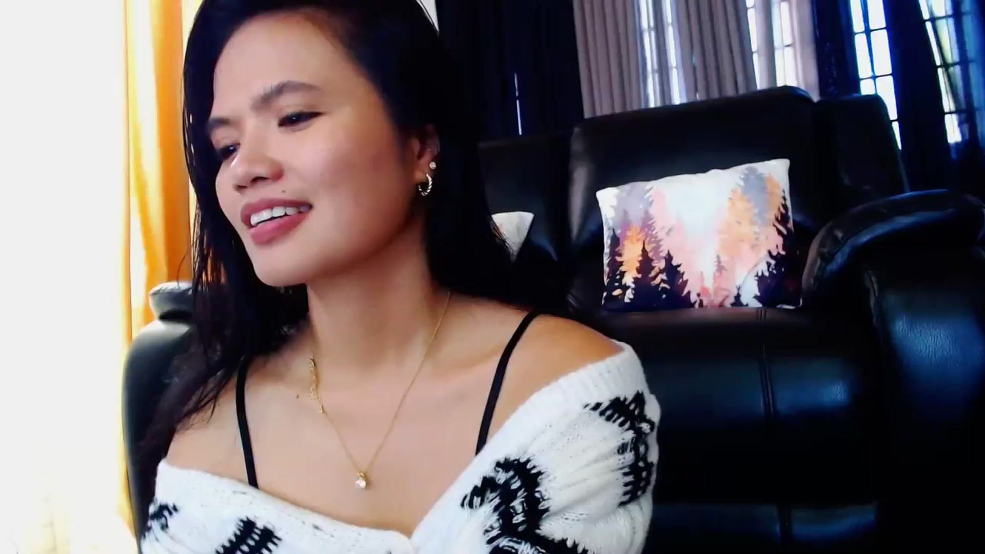 Gallery image thumbnail from SweetOne_4u's myfreecams stream on, 03/22/2024, 24:00 image 4 of 20