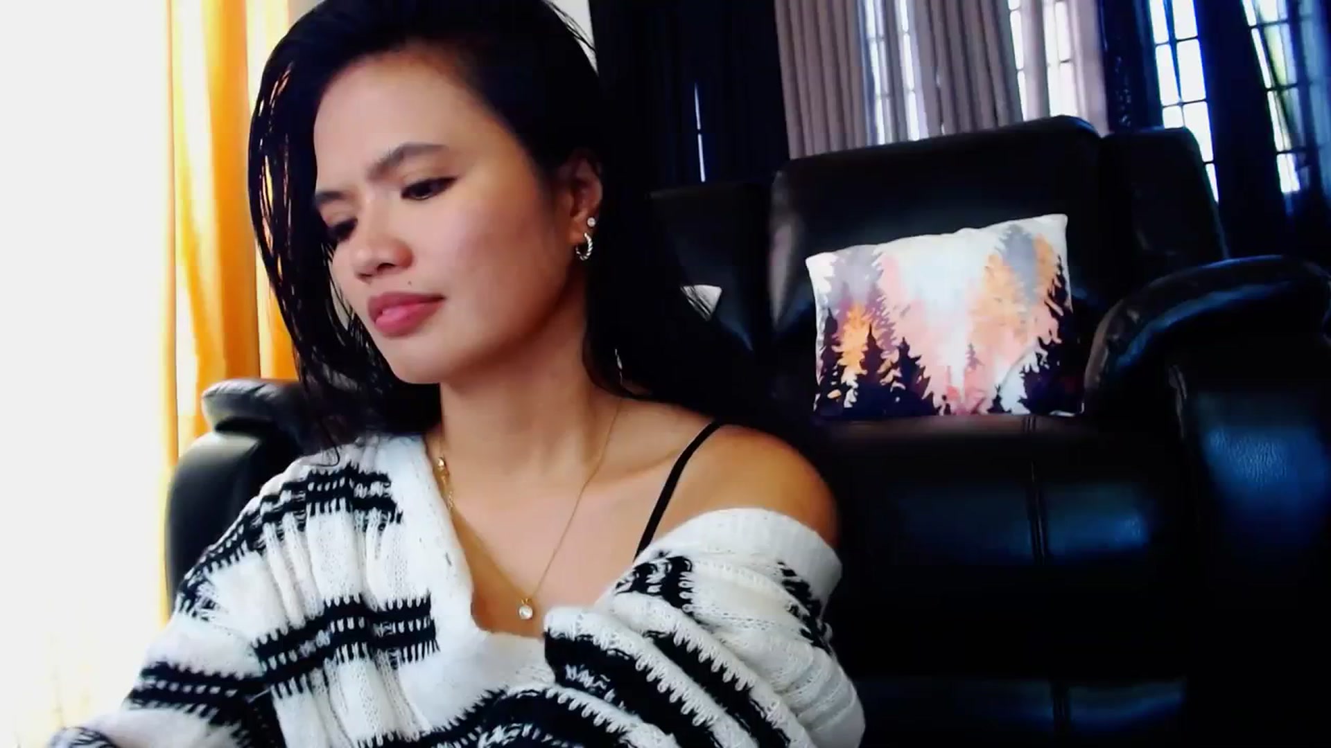 Gallery image thumbnail from SweetOne_4u's myfreecams stream on, 03/22/2024, 24:00 image 14 of 20