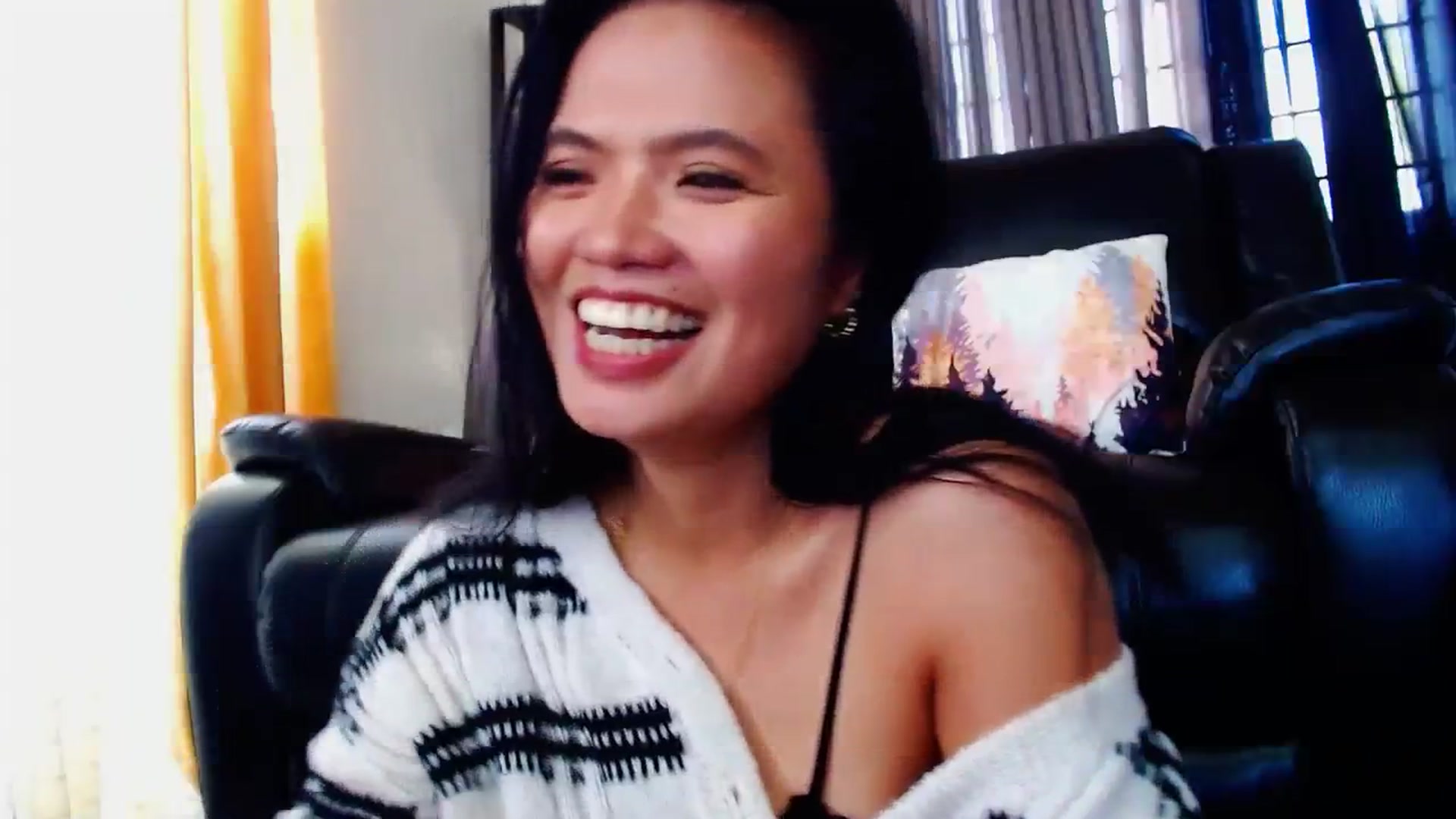 Gallery image thumbnail from SweetOne_4u's myfreecams stream on, 03/22/2024, 24:00 image 19 of 20