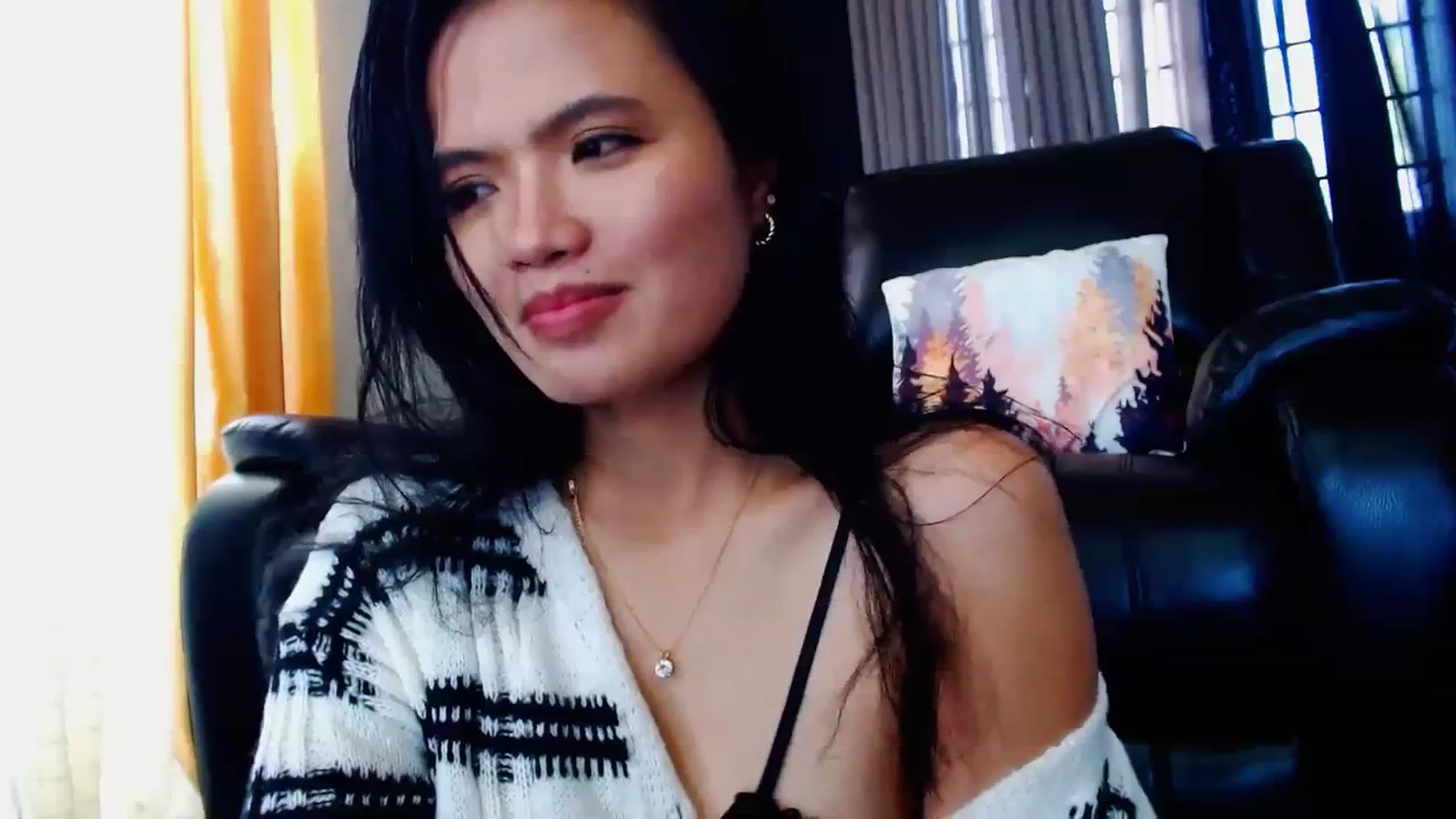 Gallery image thumbnail from SweetOne_4u's myfreecams stream on, 03/22/2024, 24:00 image 11 of 20