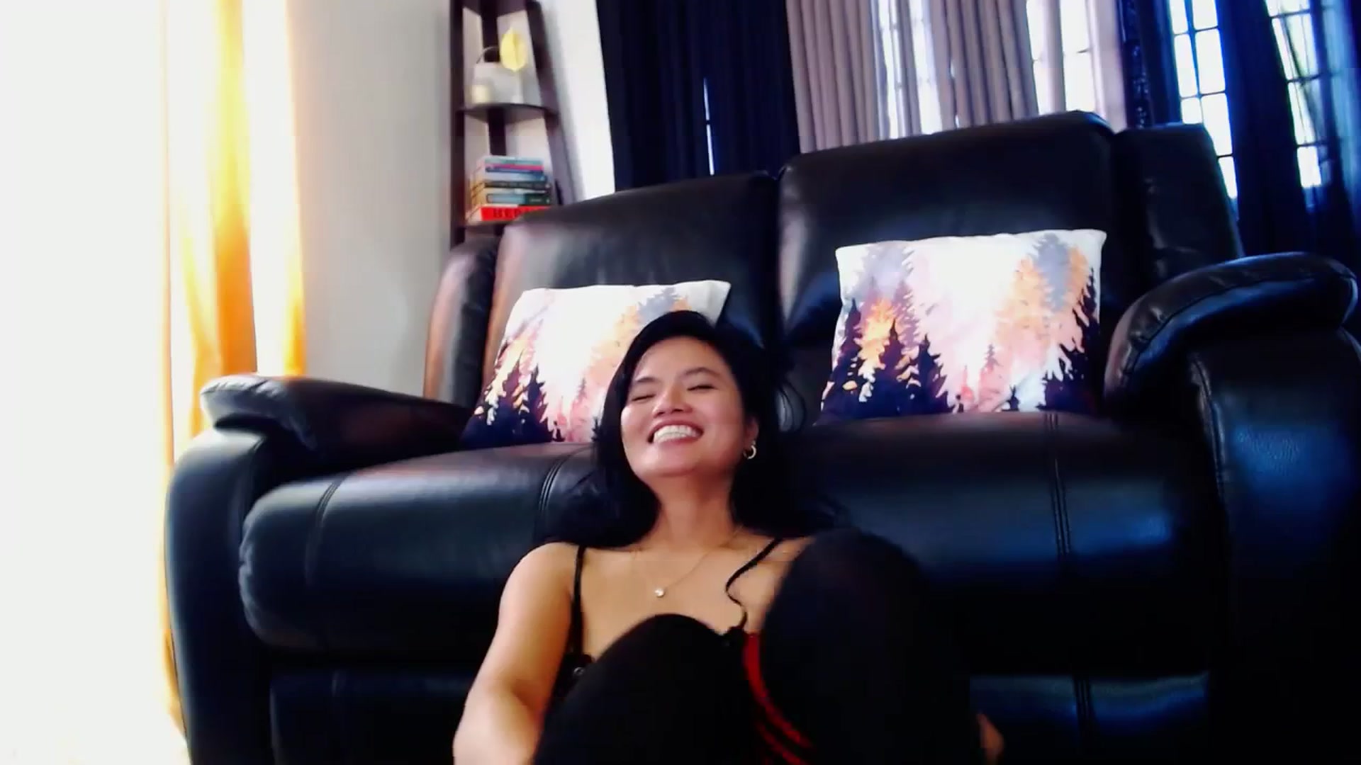 Gallery image thumbnail from SweetOne_4u's myfreecams stream on, 03/22/2024, 24:37 image 18 of 20