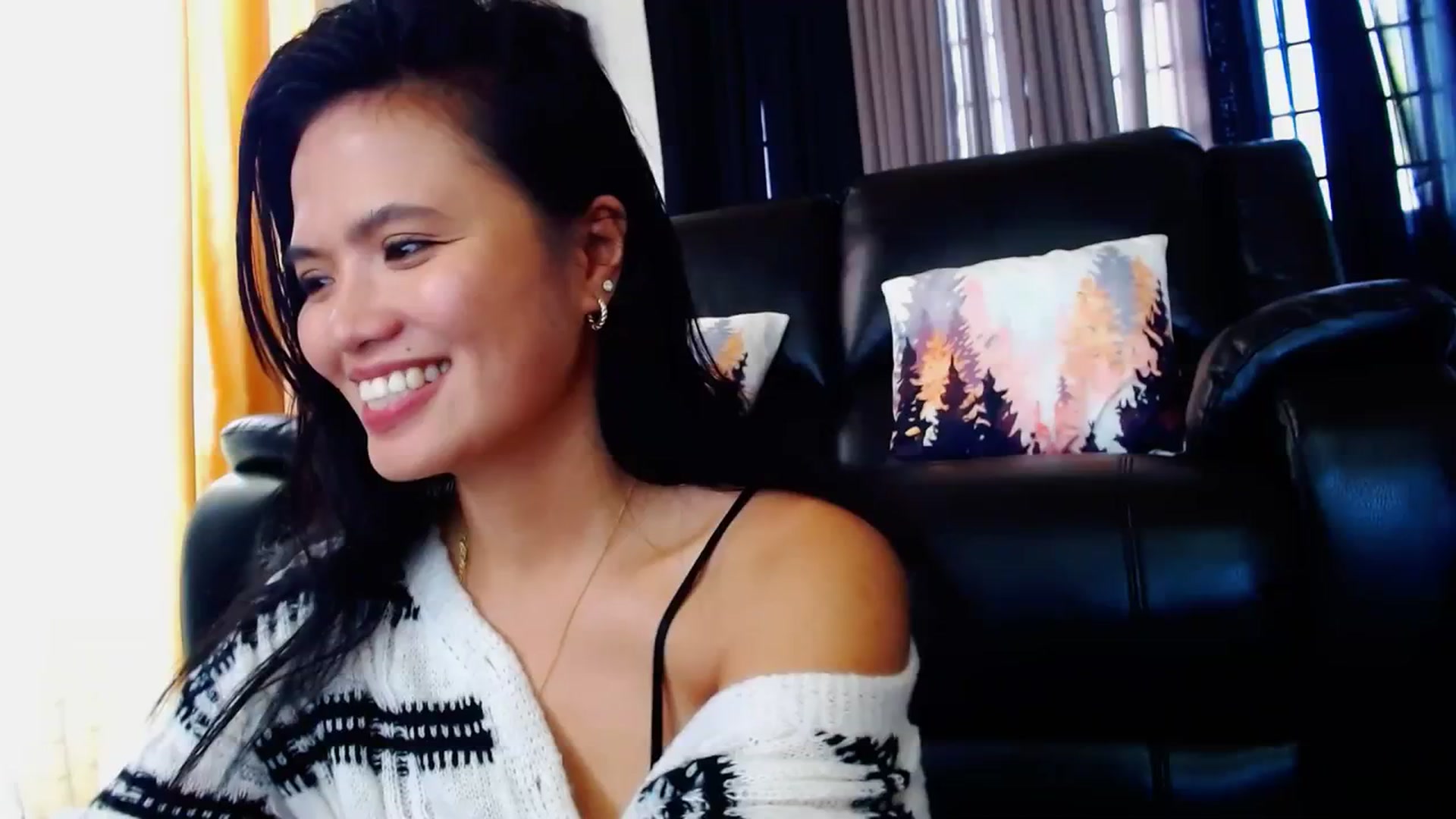 Gallery image thumbnail from SweetOne_4u's myfreecams stream on, 03/22/2024, 24:37 image 1 of 20