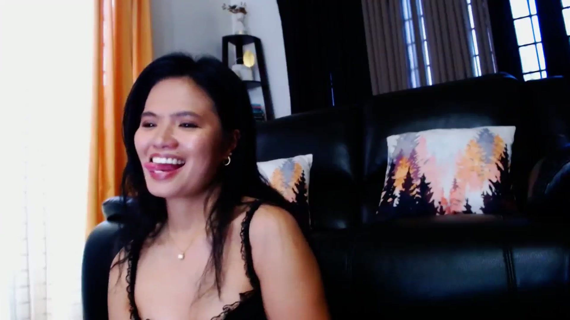 Gallery image thumbnail from SweetOne_4u's myfreecams stream on, 03/23/2024, 22:18 image 17 of 20