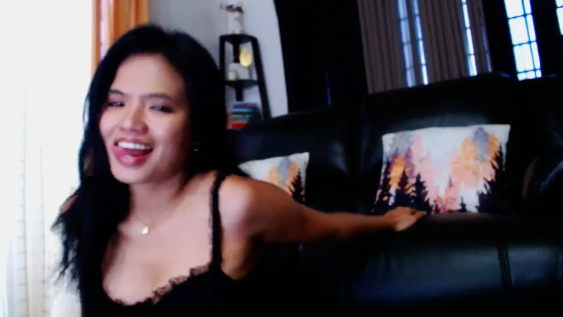 Gallery image thumbnail from SweetOne_4u's myfreecams stream on, 03/23/2024, 22:18 image 10 of 20