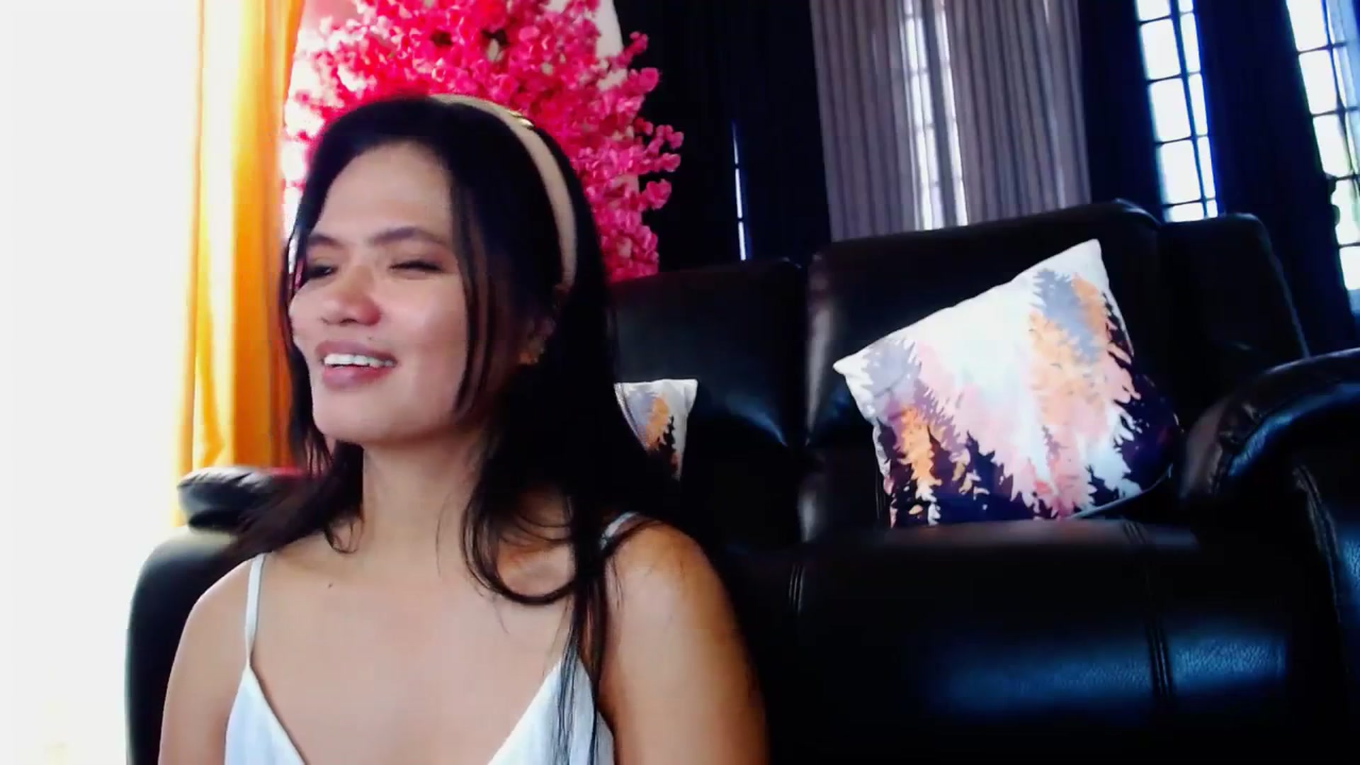 Gallery image thumbnail from SweetOne_4u's myfreecams stream on, 03/25/2024, 24:00 image 9 of 20