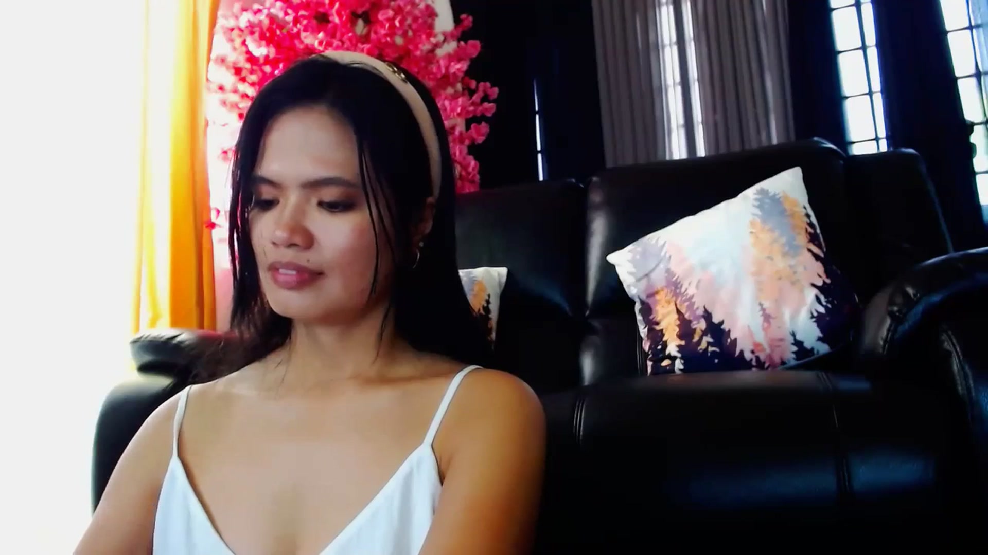 Gallery image thumbnail from SweetOne_4u's myfreecams stream on, 03/25/2024, 01:18 image 3 of 20
