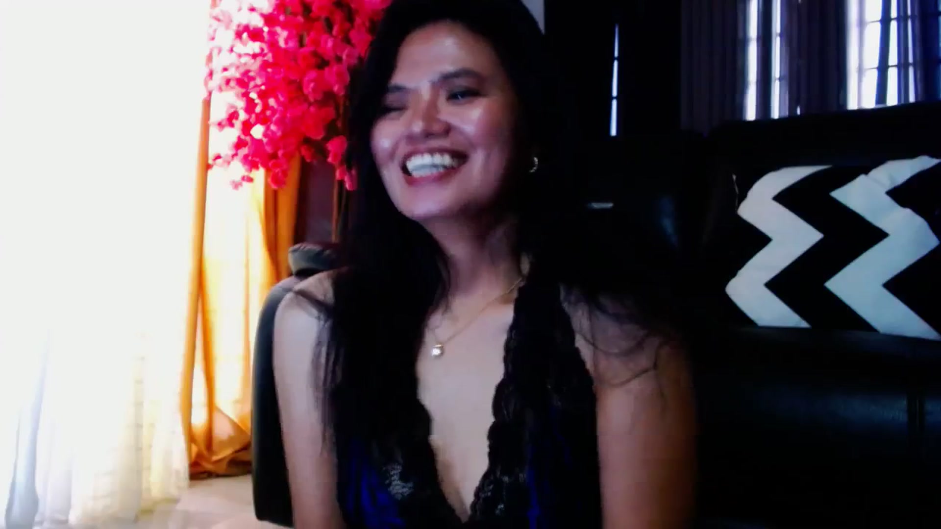 Gallery image thumbnail from SweetOne_4u's myfreecams stream on, 04/07/2024, 24:07 image 12 of 20