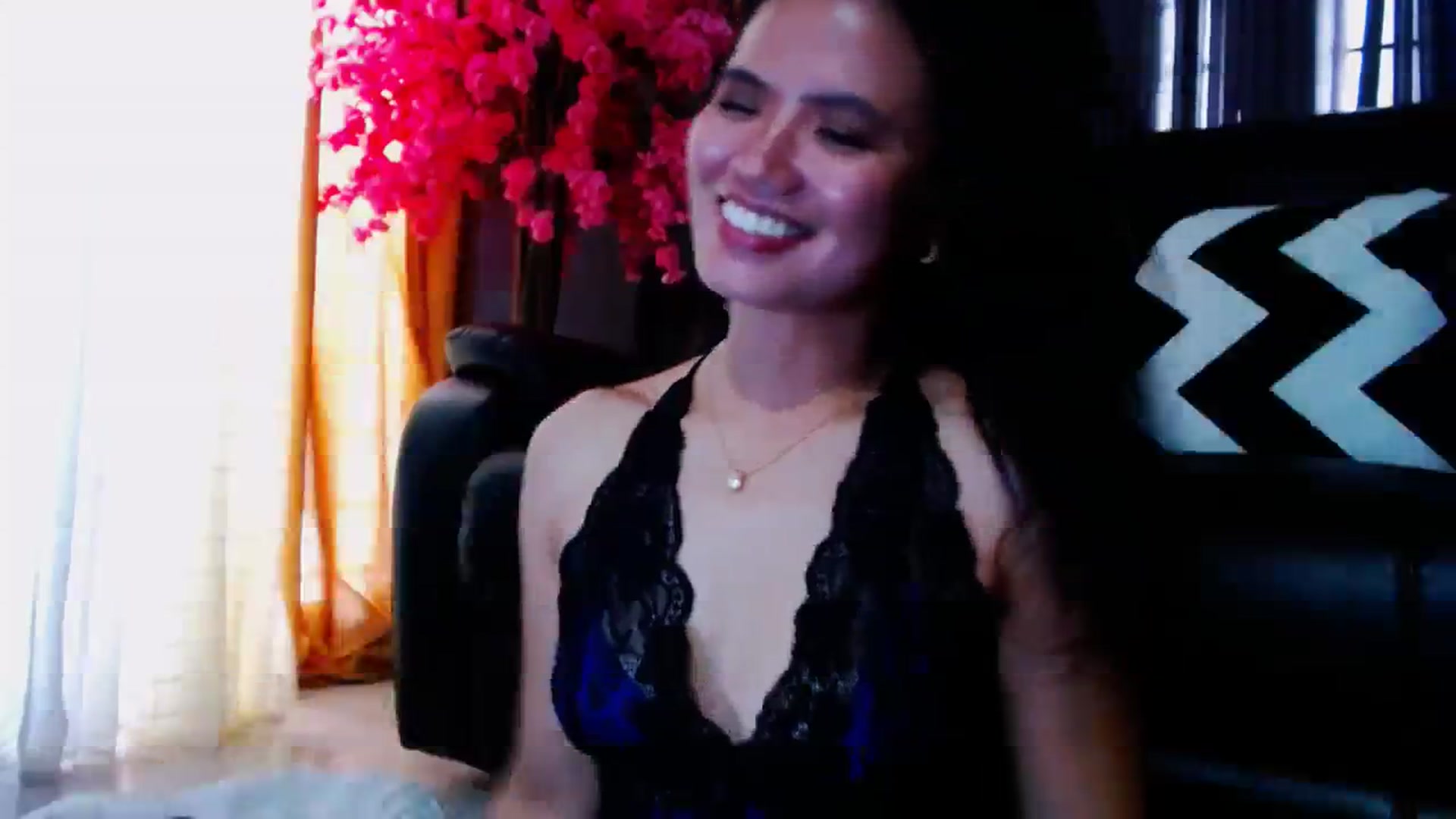 Gallery image thumbnail from SweetOne_4u's myfreecams stream on, 04/07/2024, 24:07 image 13 of 20