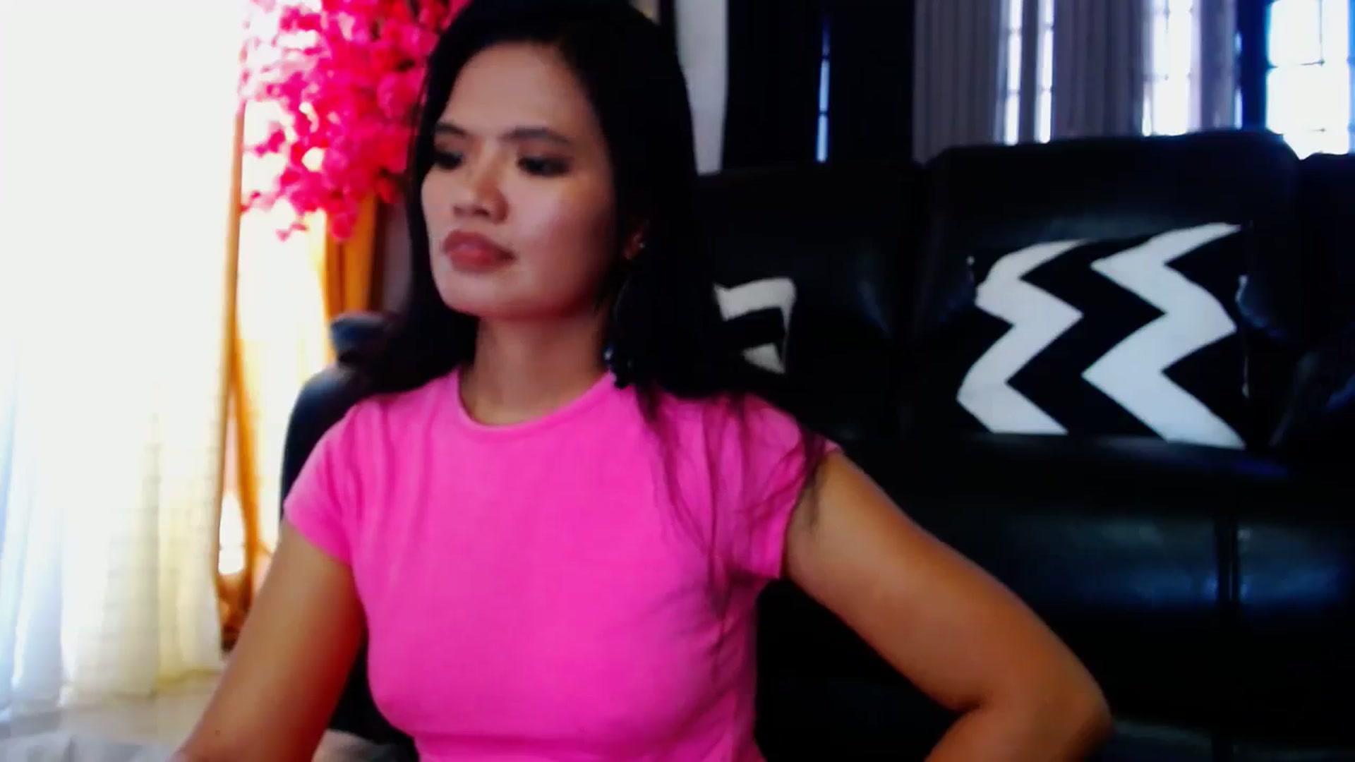 Gallery image thumbnail from SweetOne_4u's myfreecams stream on, 04/09/2024, 24:00 image 18 of 20