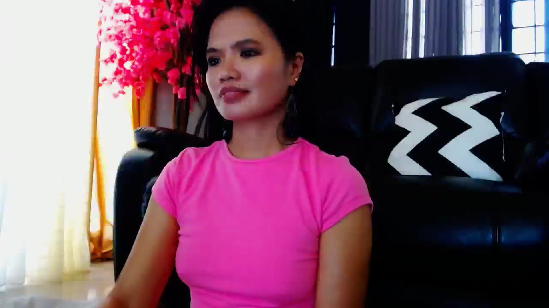 Gallery image thumbnail from SweetOne_4u's myfreecams stream on, 04/09/2024, 24:00 image 12 of 20