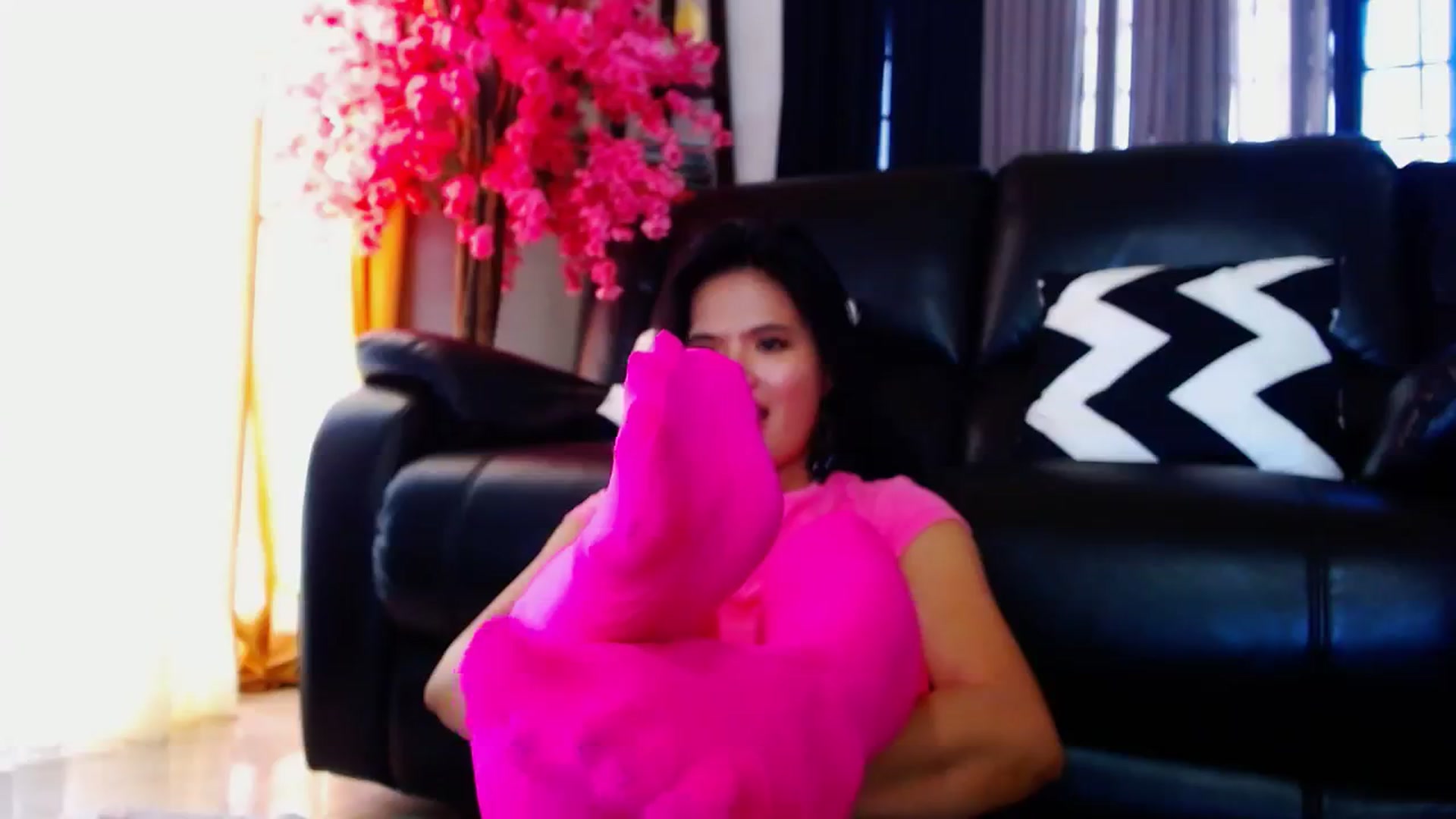Gallery image thumbnail from SweetOne_4u's myfreecams stream on, 04/09/2024, 01:14 image 13 of 20
