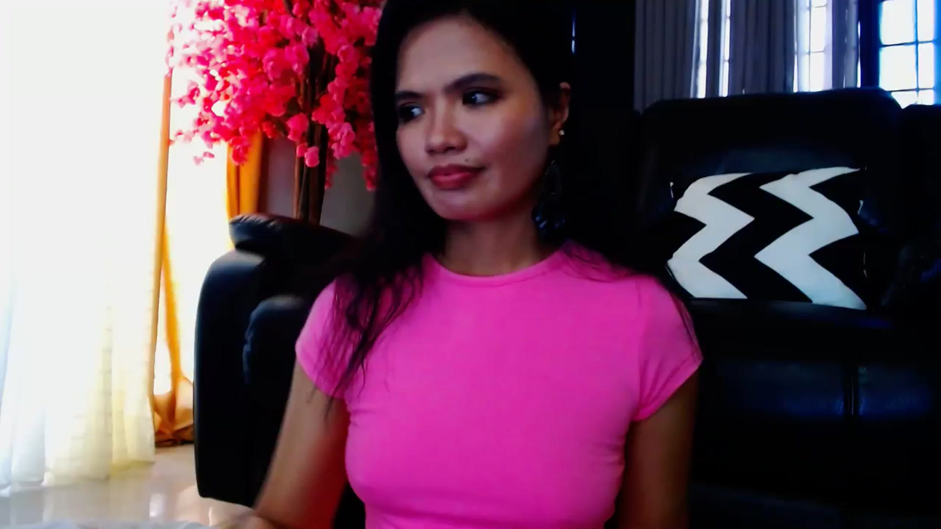 Gallery image thumbnail from SweetOne_4u's myfreecams stream on, 04/09/2024, 01:14 image 8 of 20