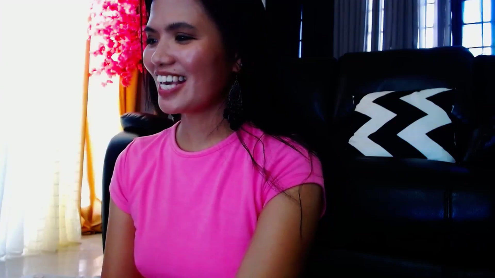 Gallery image thumbnail from SweetOne_4u's myfreecams stream on, 04/09/2024, 01:14 image 16 of 20
