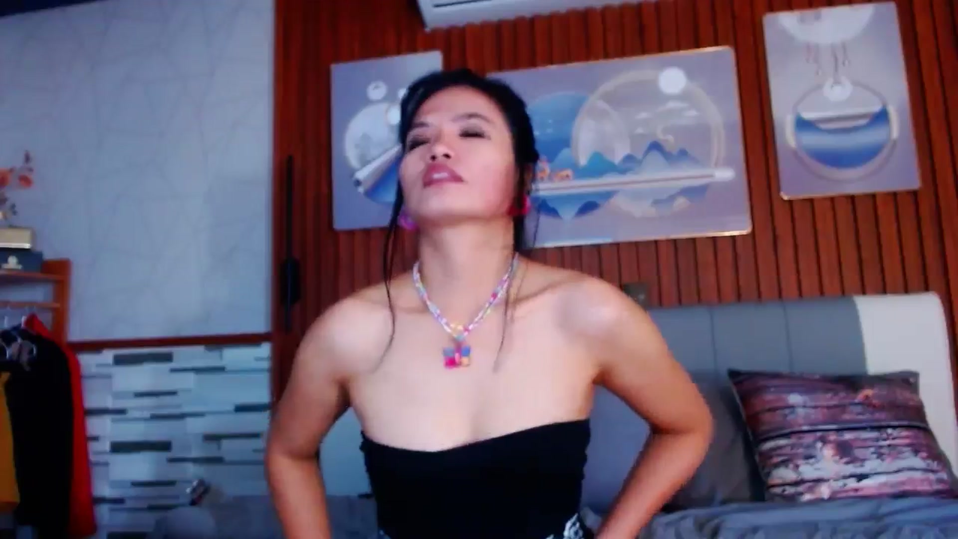 Gallery image thumbnail from SweetOne_4u's myfreecams stream on, 05/03/2024, 24:02 image 20 of 20