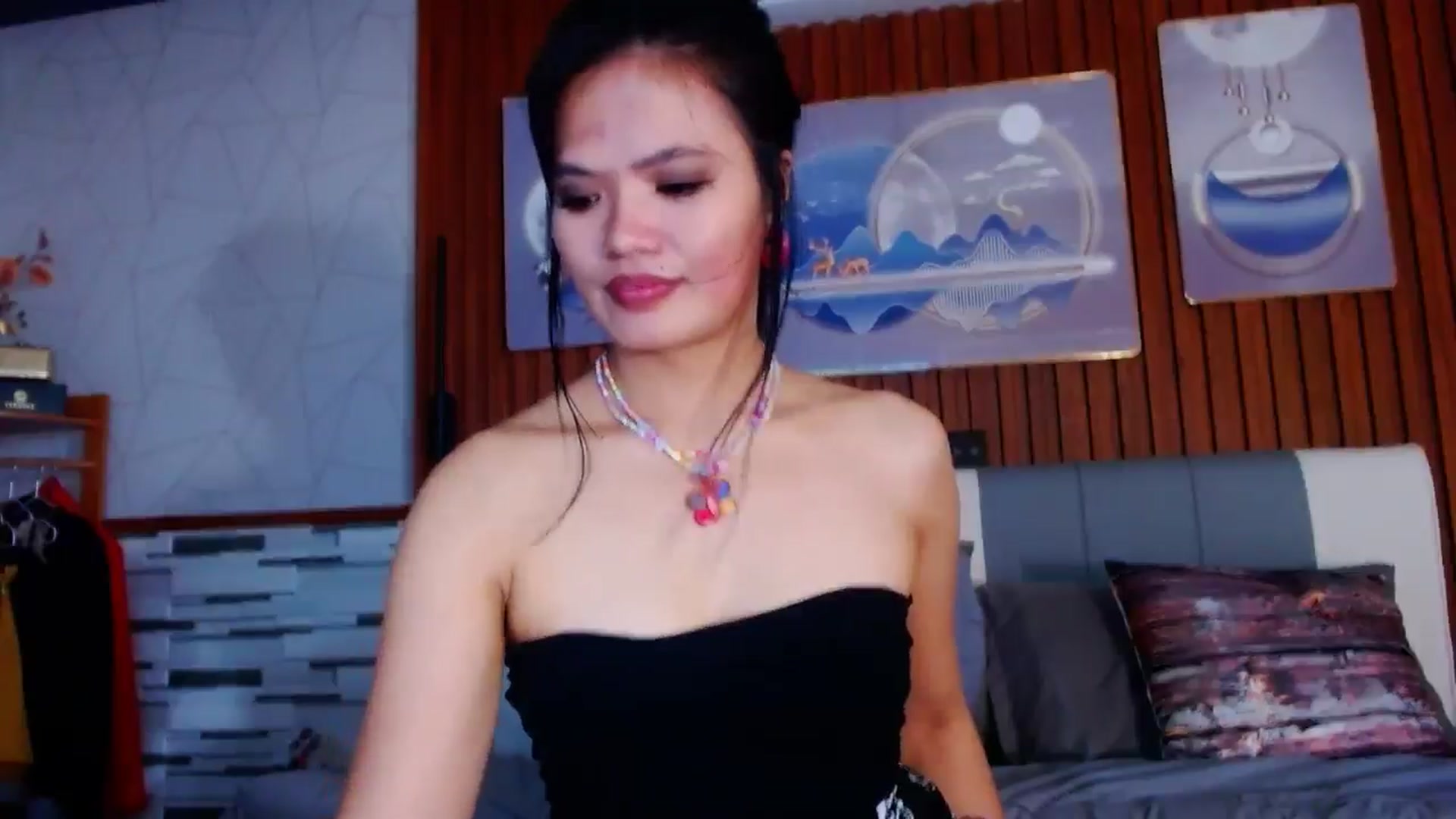 Gallery image thumbnail from SweetOne_4u's myfreecams stream on, 05/03/2024, 24:02 image 14 of 20